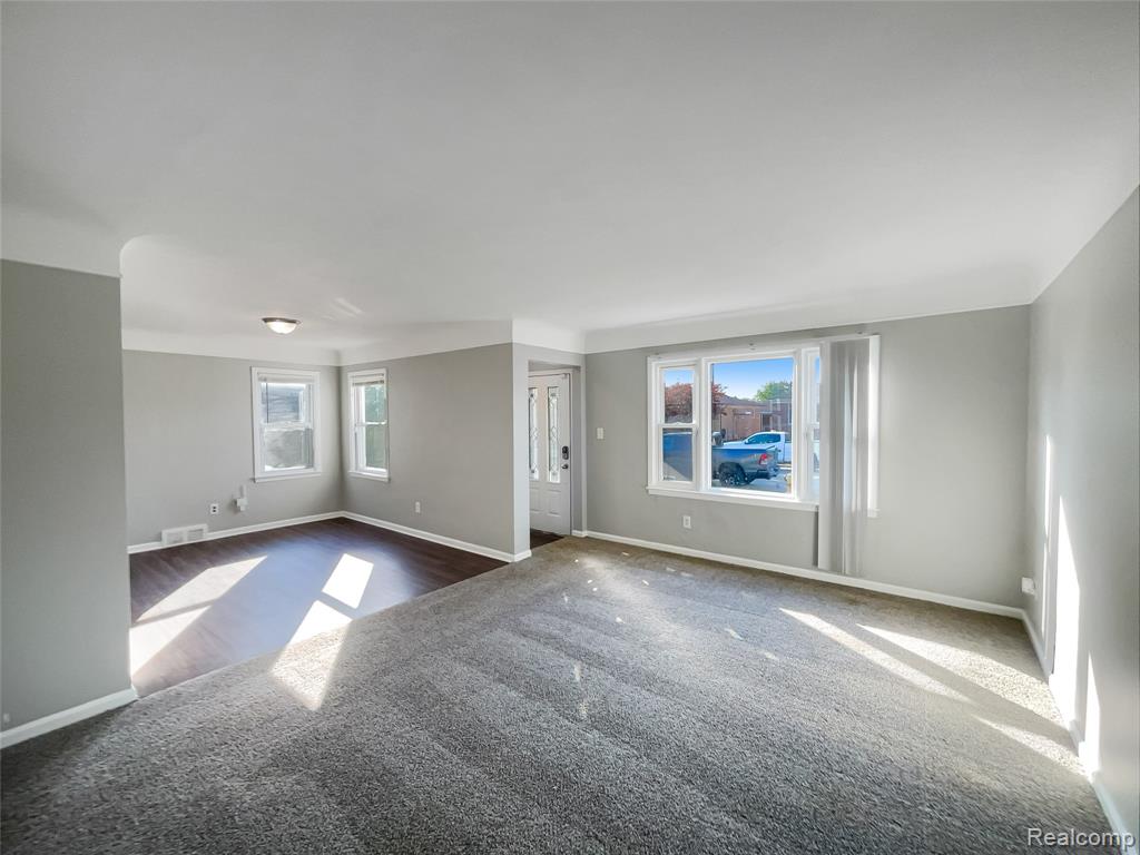 Photo 3 of 24 of 18067 Rosetta Ave, Eastpointe, MI