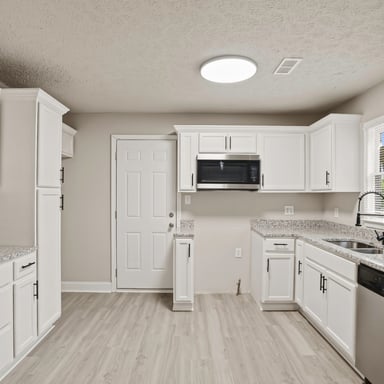Property photo 2 of 1620 Eastland Rd SE