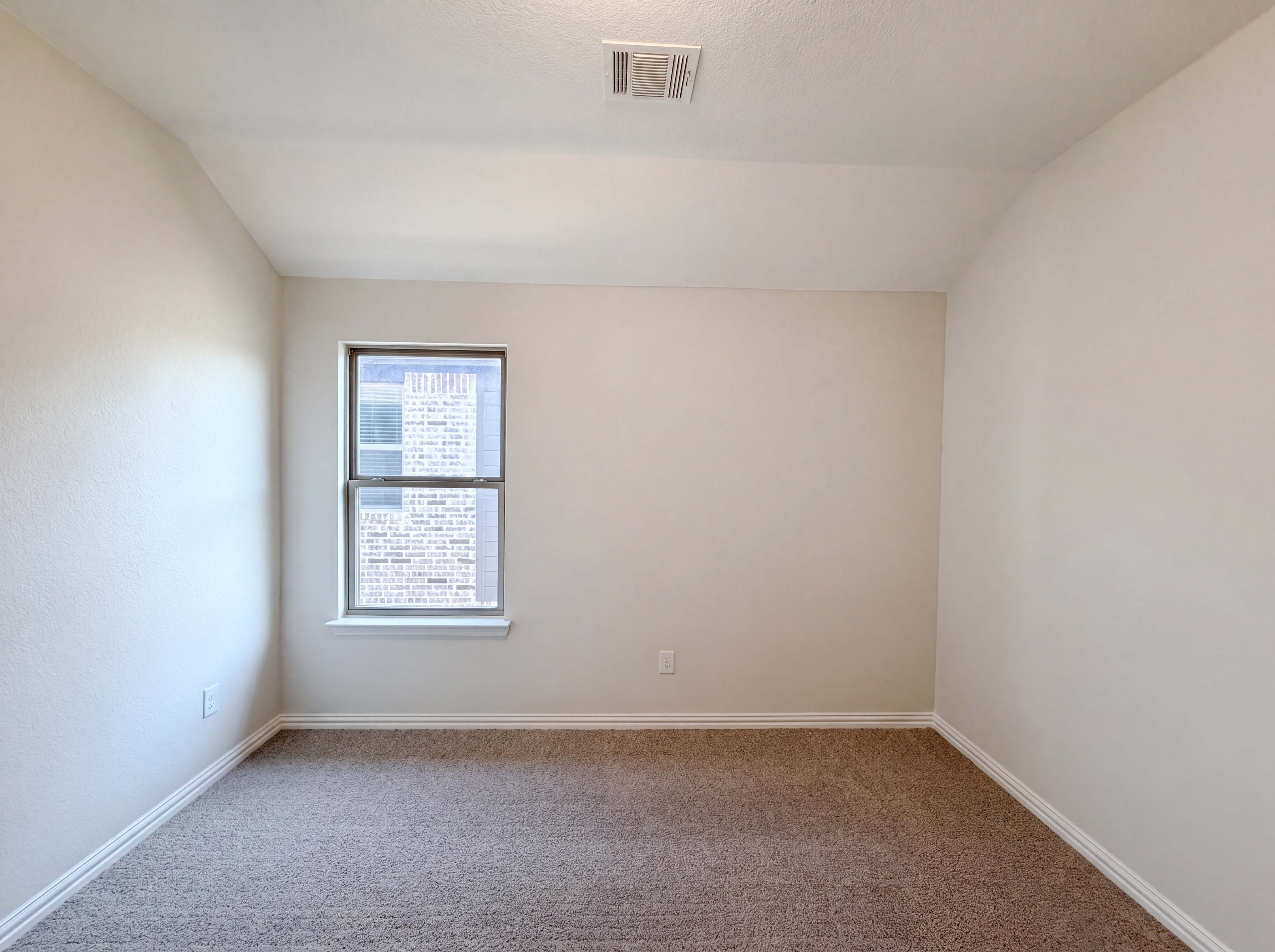 Photo 13 of 21 of 6705 Farsight Dr, Fort Worth, TX