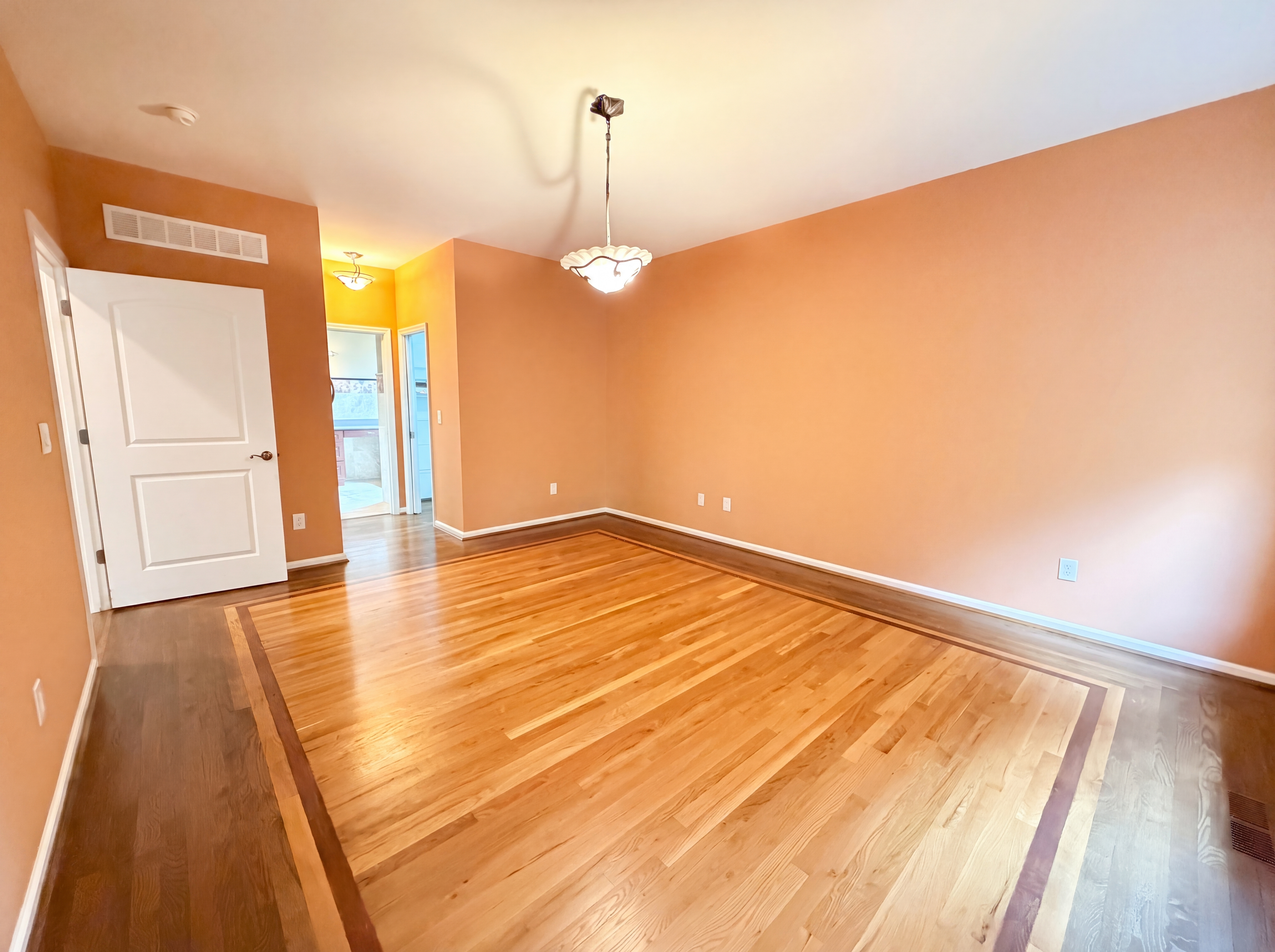 Photo 8 of 29 of 8016 Stonegate Dr, Cincinnati, OH