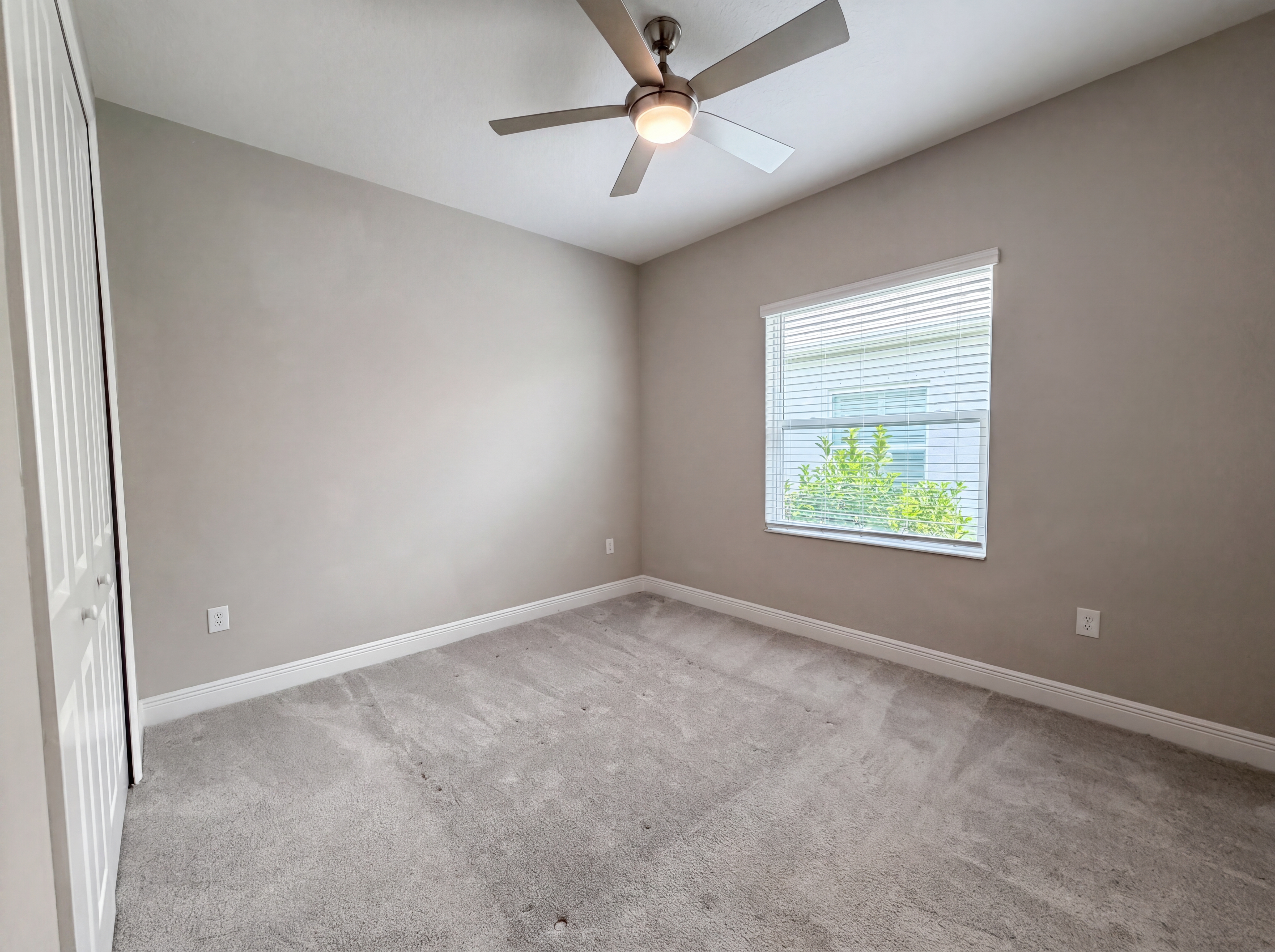 Photo 17 of 34 of 10710 Falling Leaf Ct, Parrish, FL