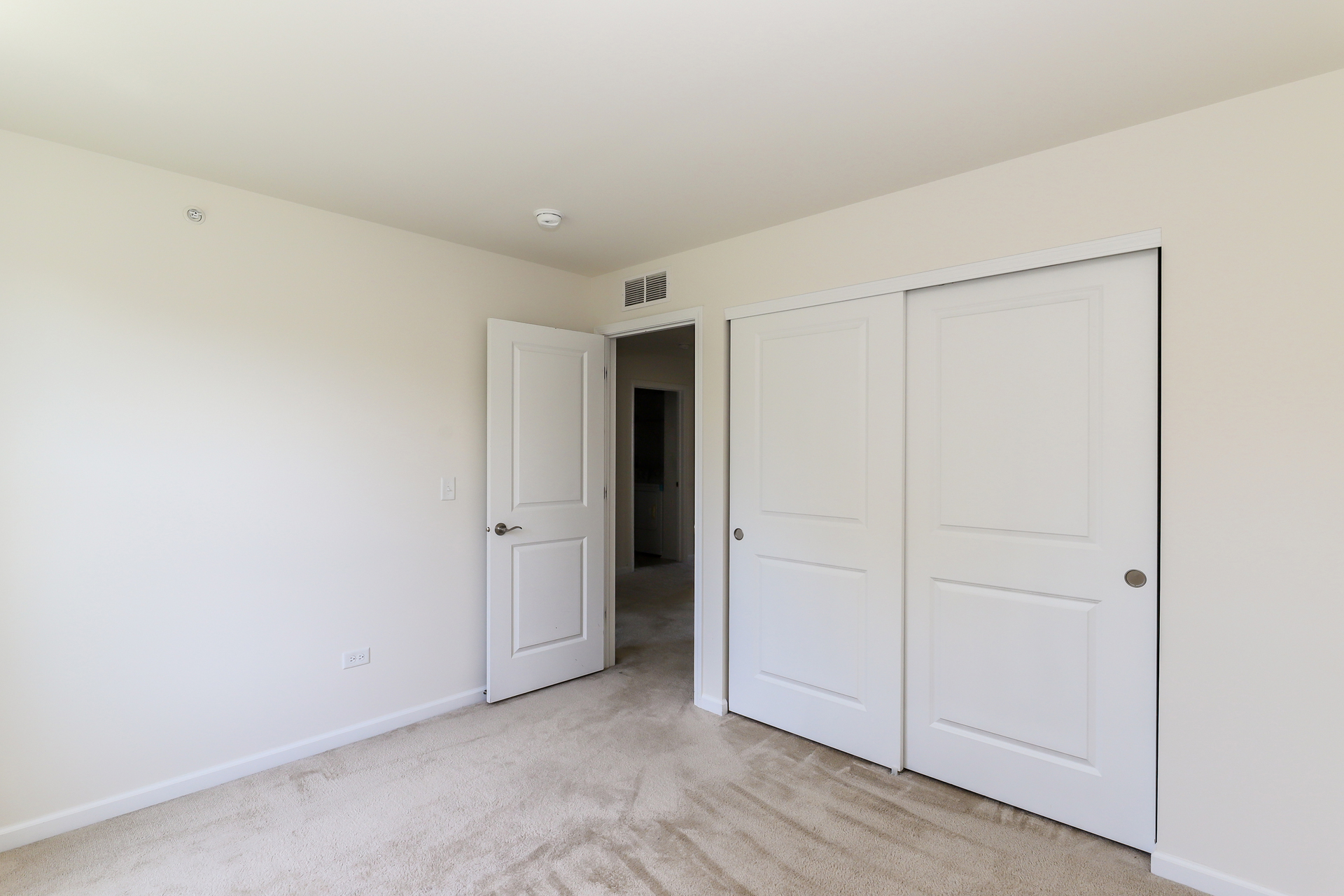 Photo 13 of 21 of 1437 Crimson Ln, Yorkville, IL