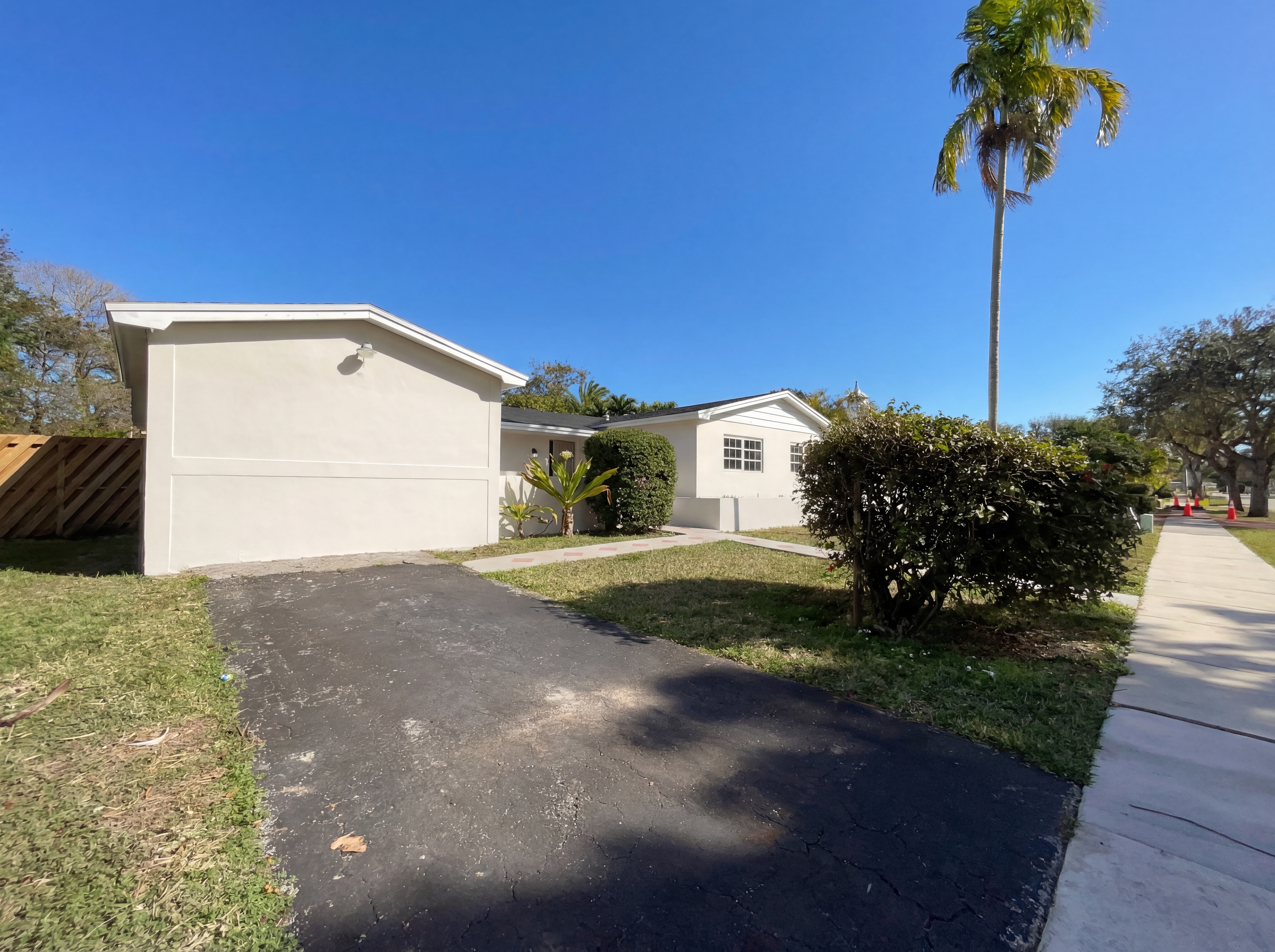 Photo 7 of 21 of 10001 SW 99th Ave, Miami, FL