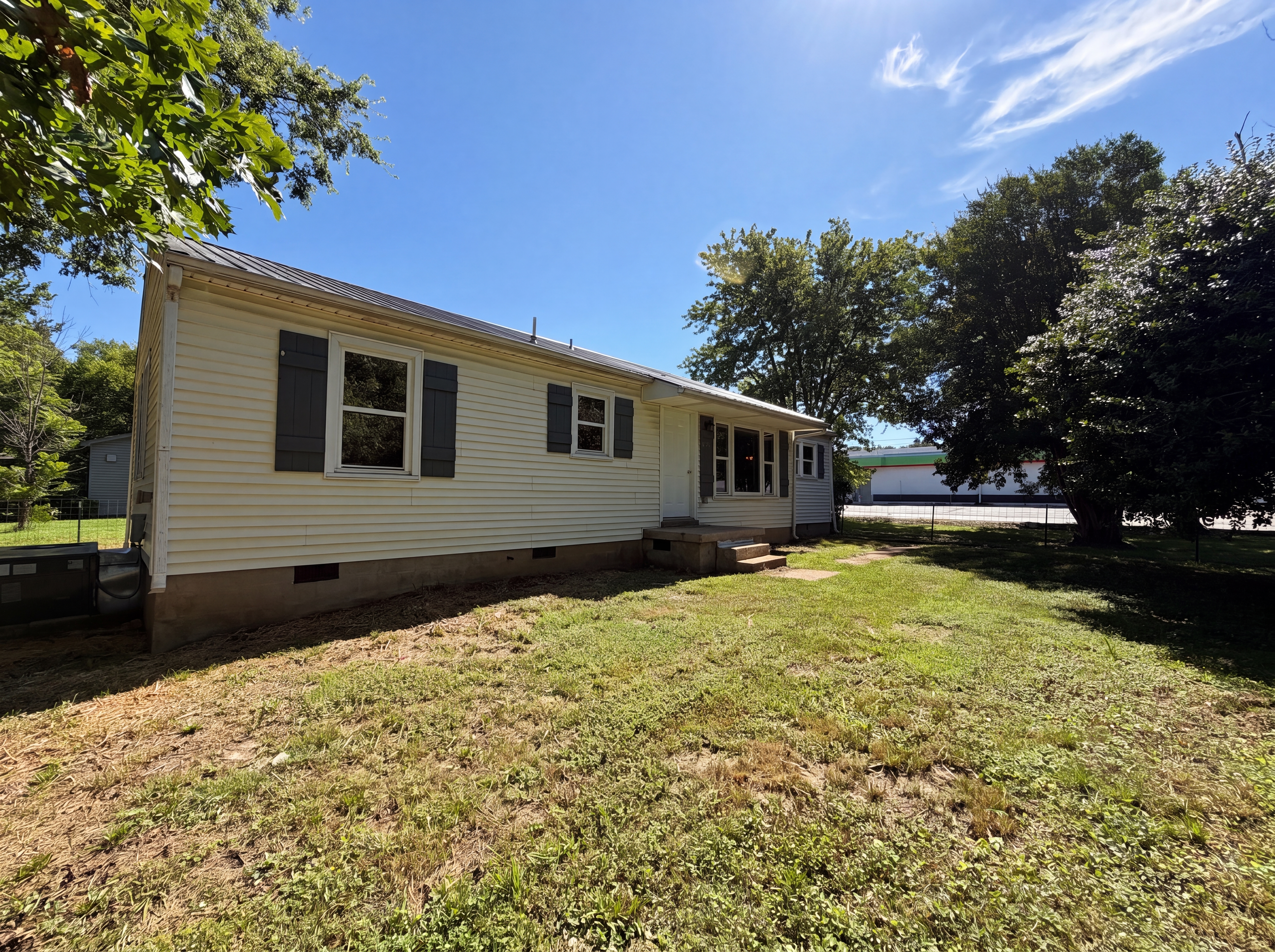 Photo 18 of 19 of 1036 E Commerce St, Lewisburg, TN