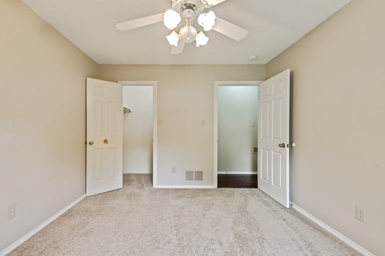 Photo 21 of 31 - 702 Meadowglen Cir, Coppell, TX 75019