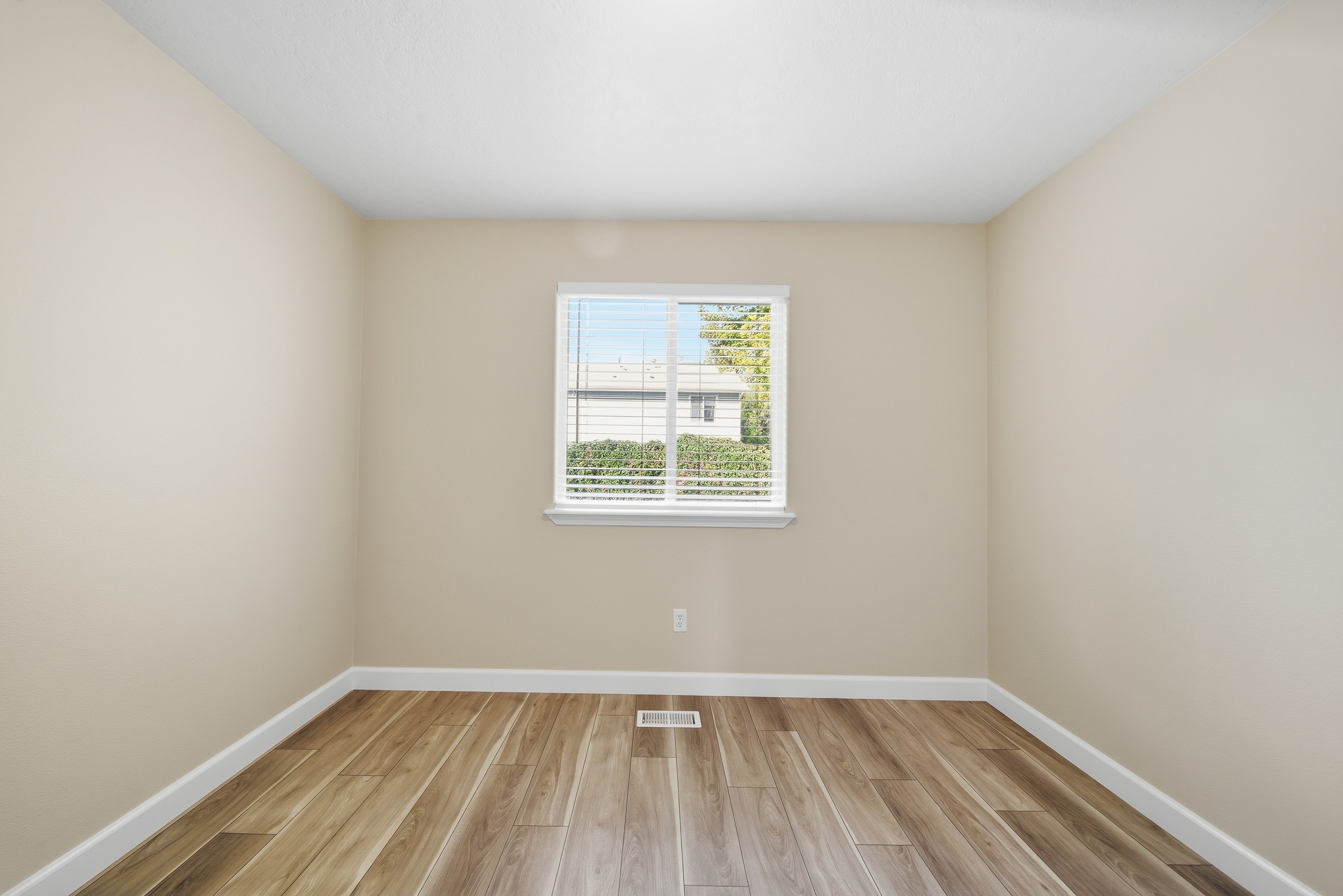 Photo 16 of 28 of 2059 N Eureka Ave, Meridian, ID