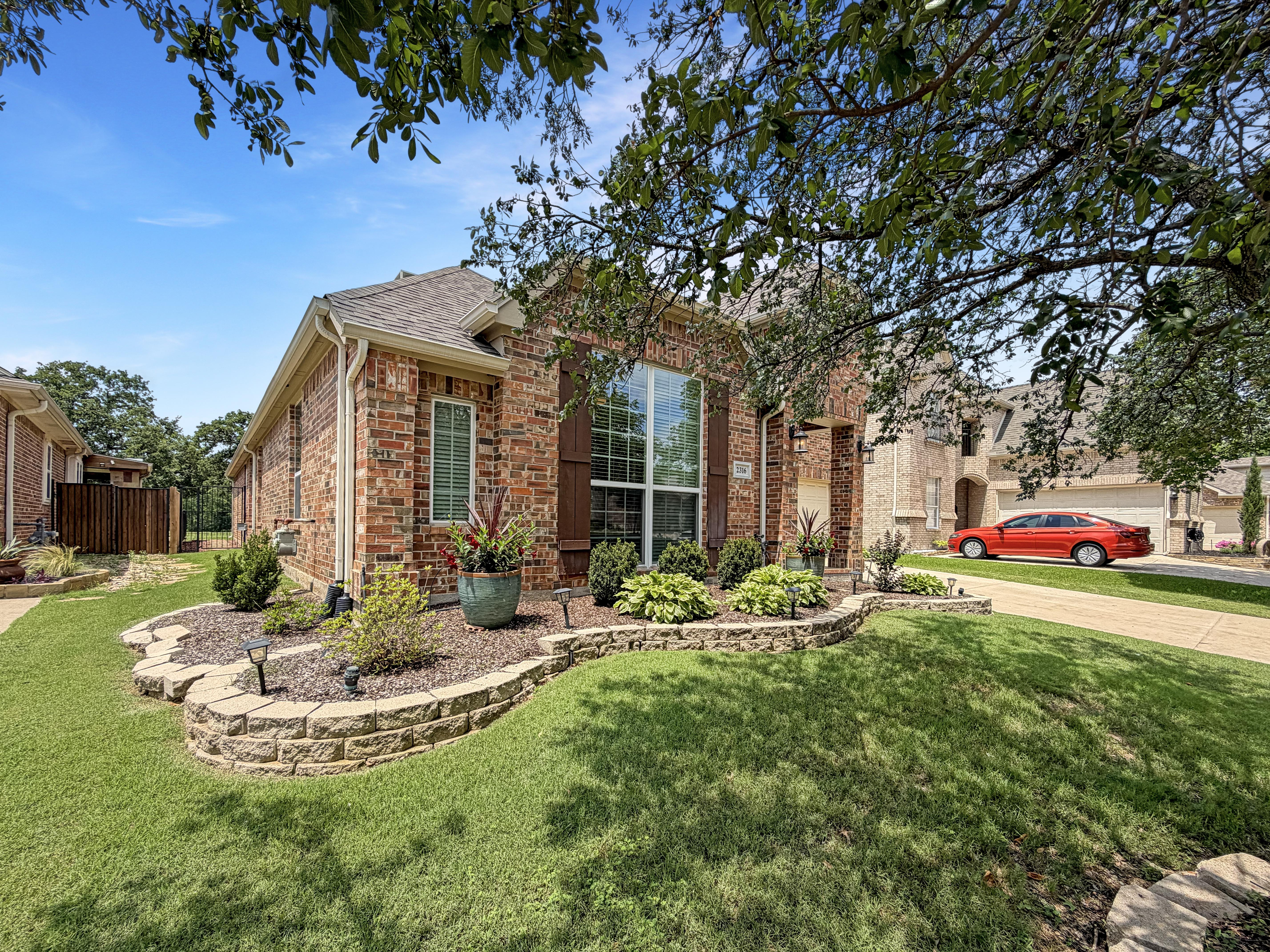 Photo 6 of 36 of 2316 Watercrest Dr, Keller, TX