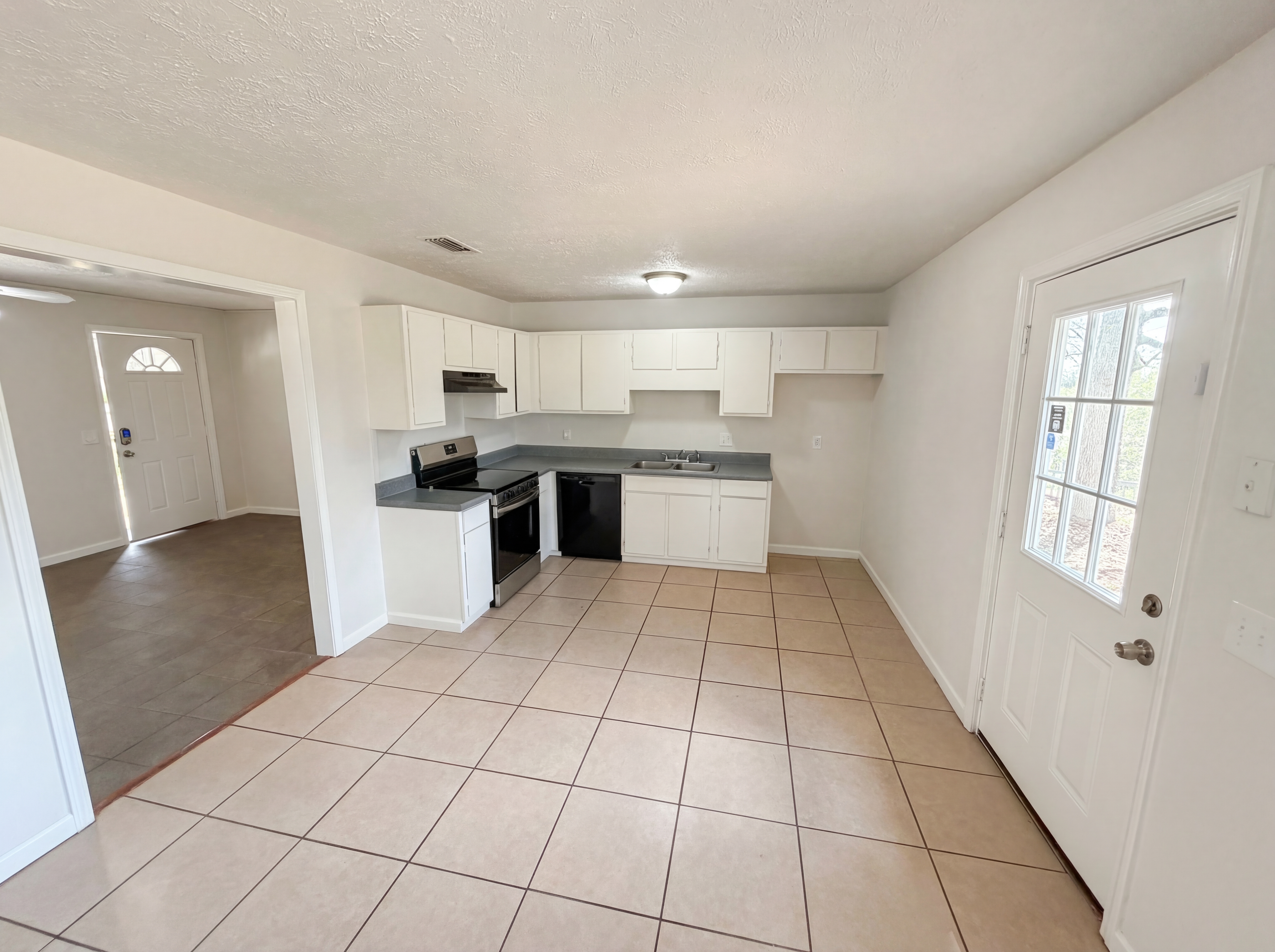 Photo 11 of 19 of 2405 Eric Ln, Douglasville, GA