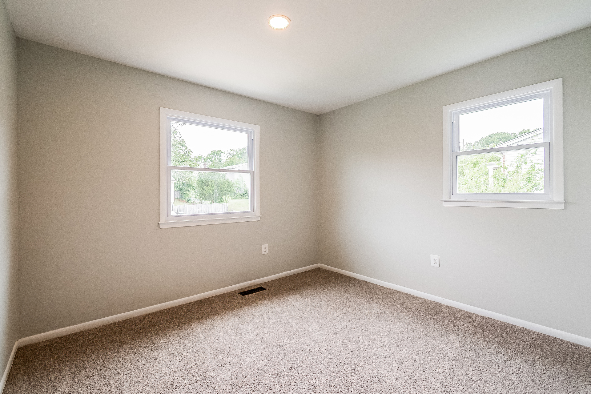 Photo 4 of 22 of 13449 Nascoby Ln, Woodbridge, VA