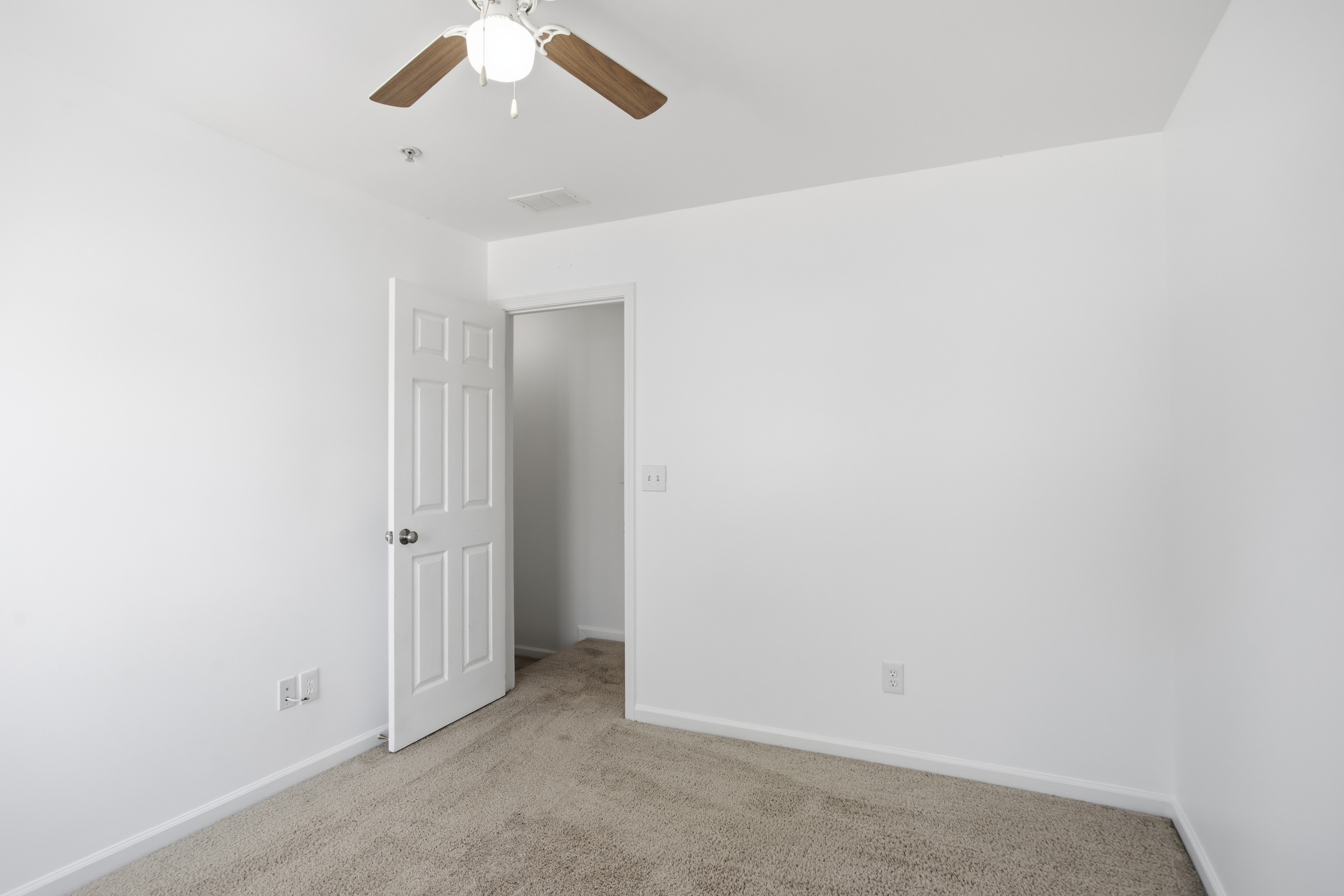 Photo 14 of 29 of 313 Balaban Cir, Woodstock, GA