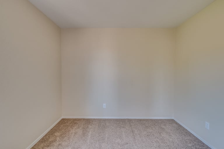 Photo 14 of 29 - 1026 E Hiddenview Dr, Phoenix, AZ 85048