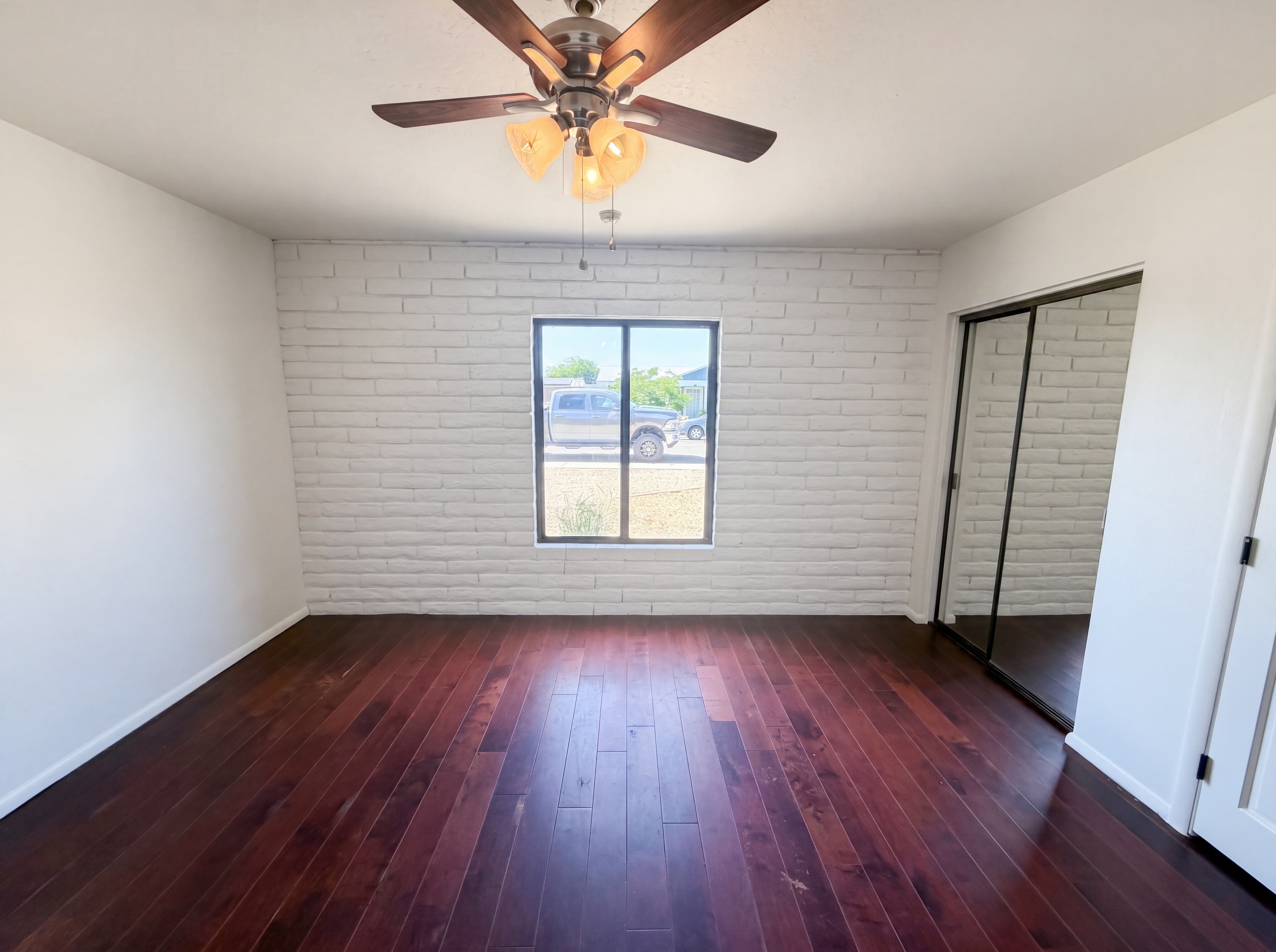 Photo 16 of 25 of 2326 W Paradise Dr, Phoenix, AZ