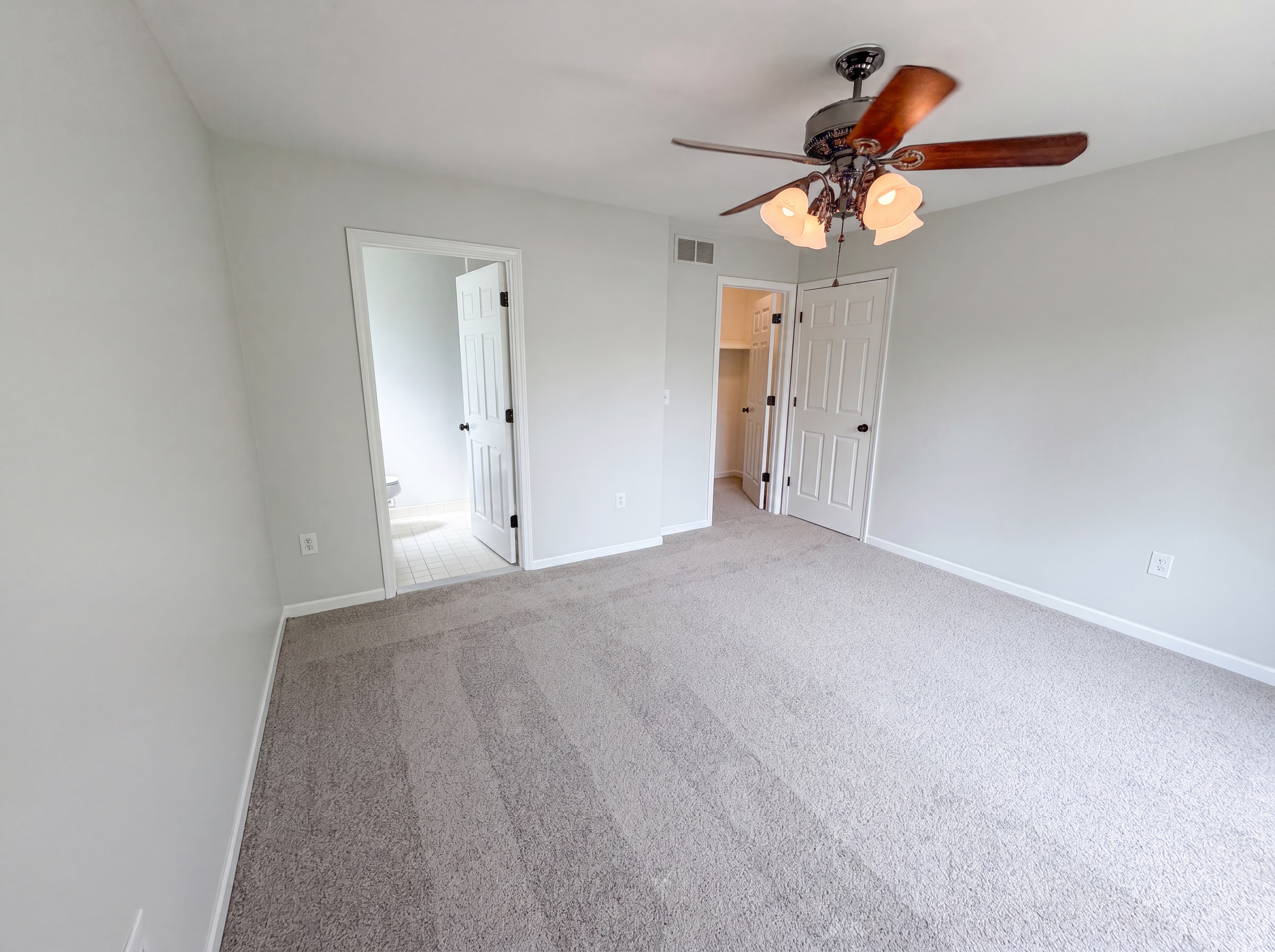 Photo 4 of 21 of 42724 North Walnut St, Clinton Township, MI