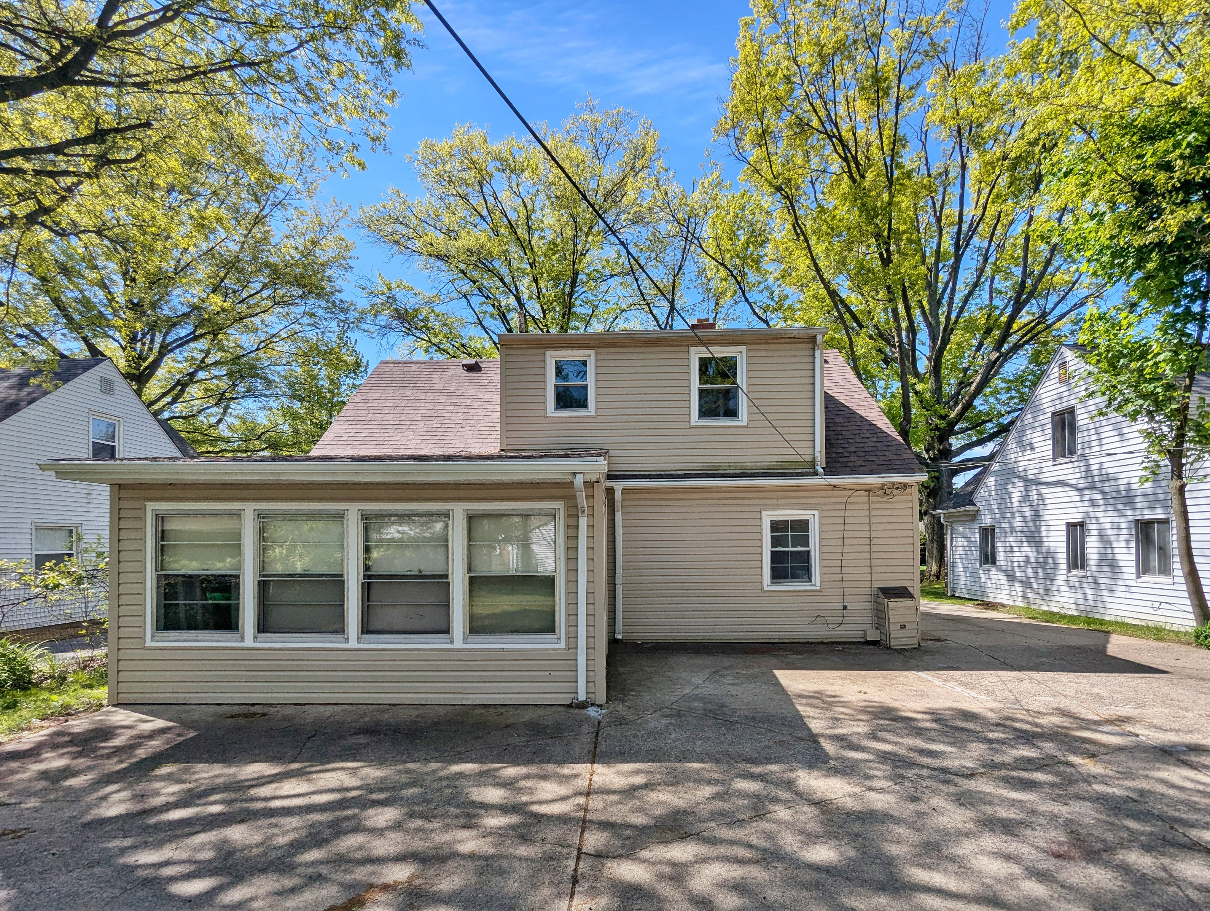 Photo 5 of 22 of 4135 Eastway Rd, Cleveland, OH