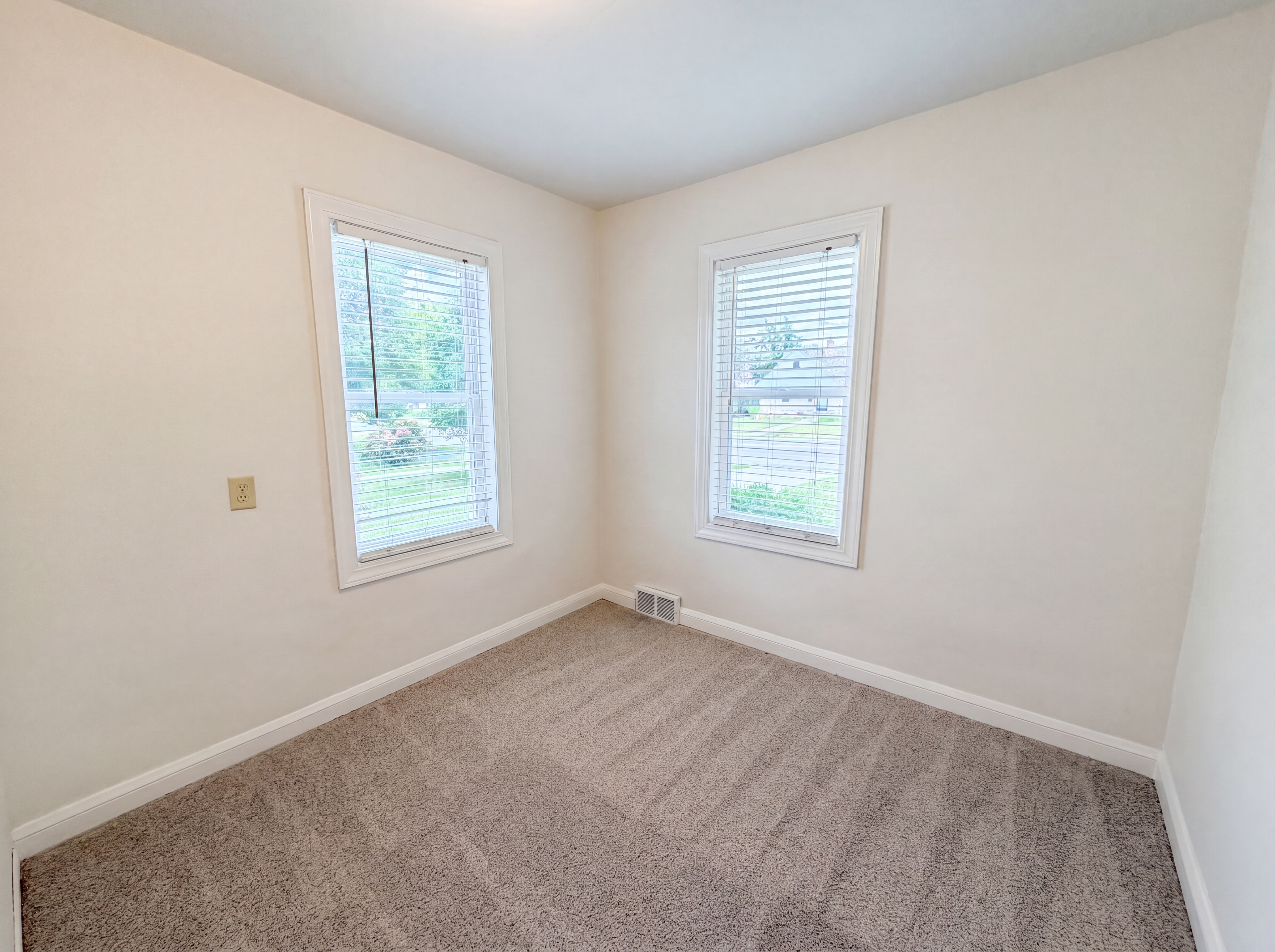 Photo 8 of 18 of 6026 Xerxes Ave S, Edina, MN