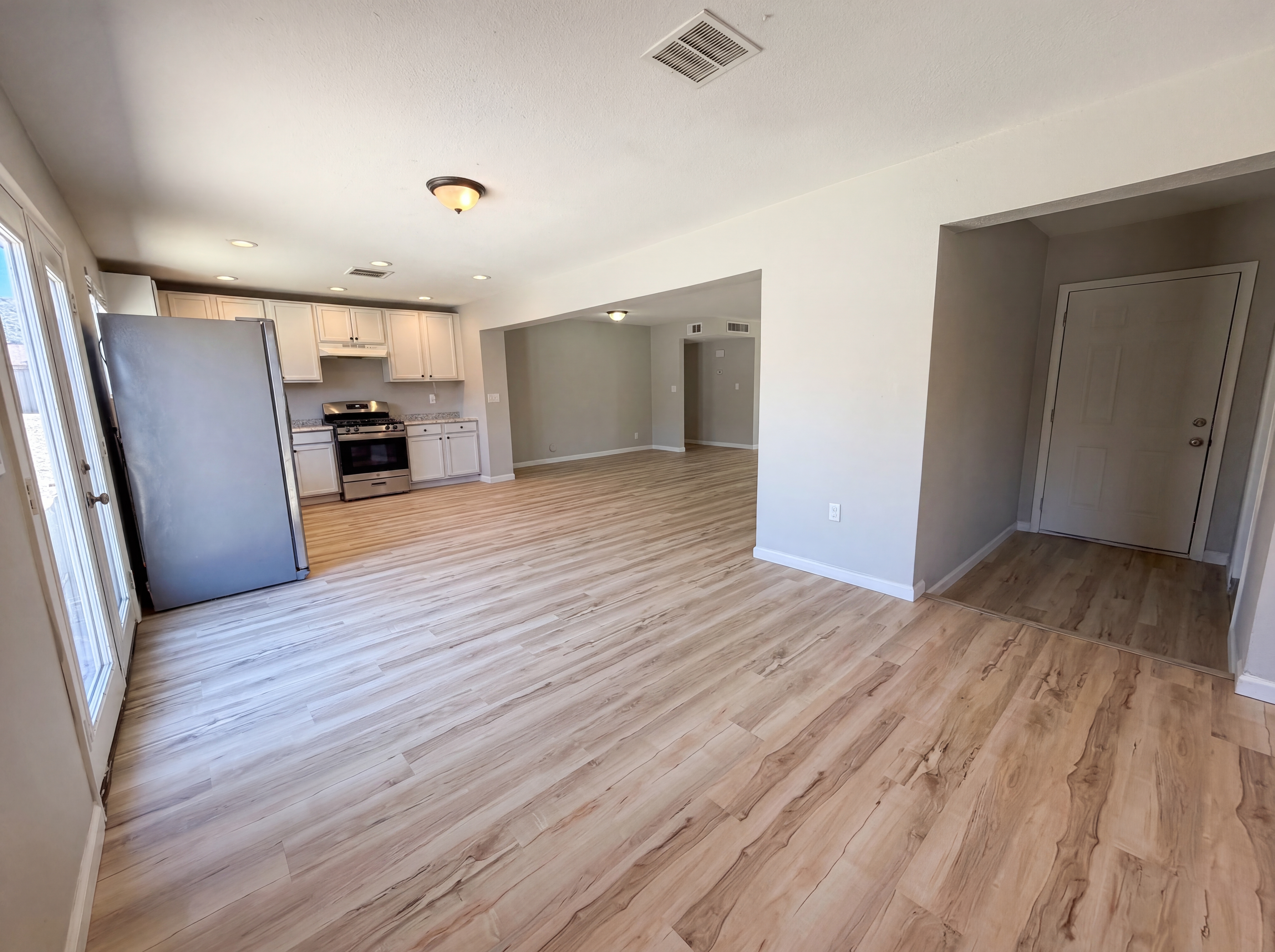 Photo 2 of 29 of 8631 S 6th St, Phoenix, AZ