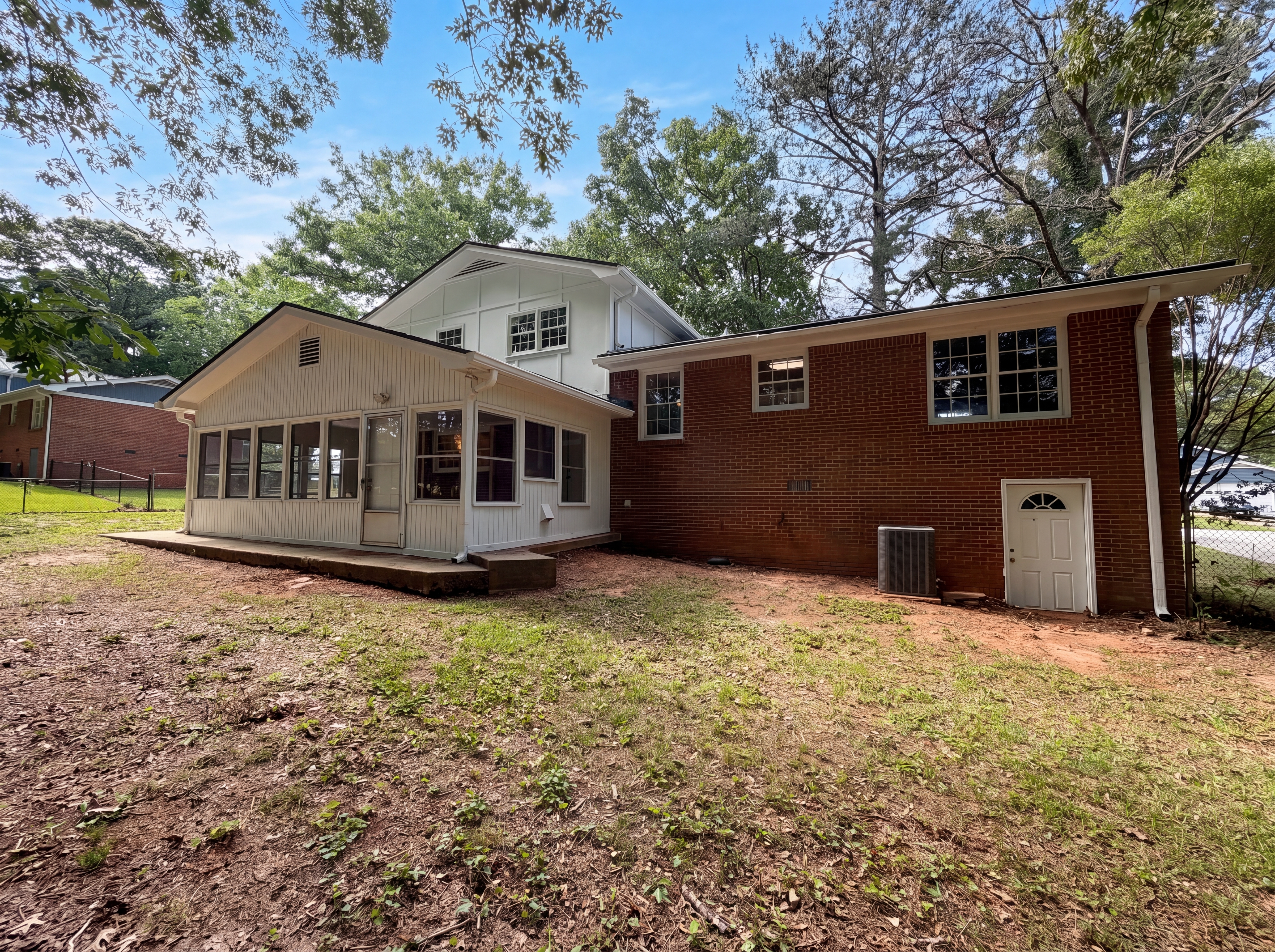 Photo 5 of 22 of 1938 Surrey Trl SE, Conyers, GA