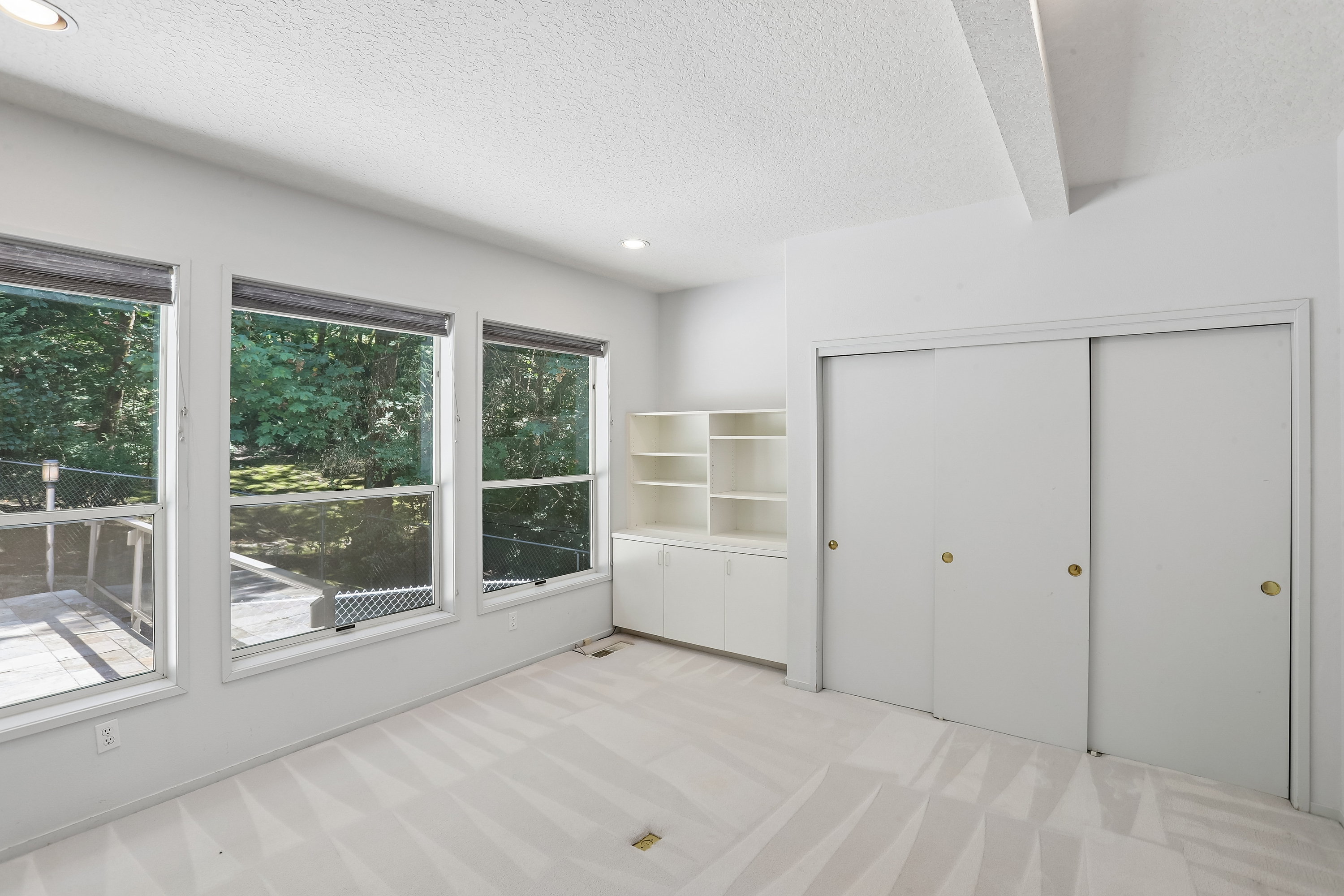 Photo 16 of 35 of 10838 S Southridge Dr, Portland, OR