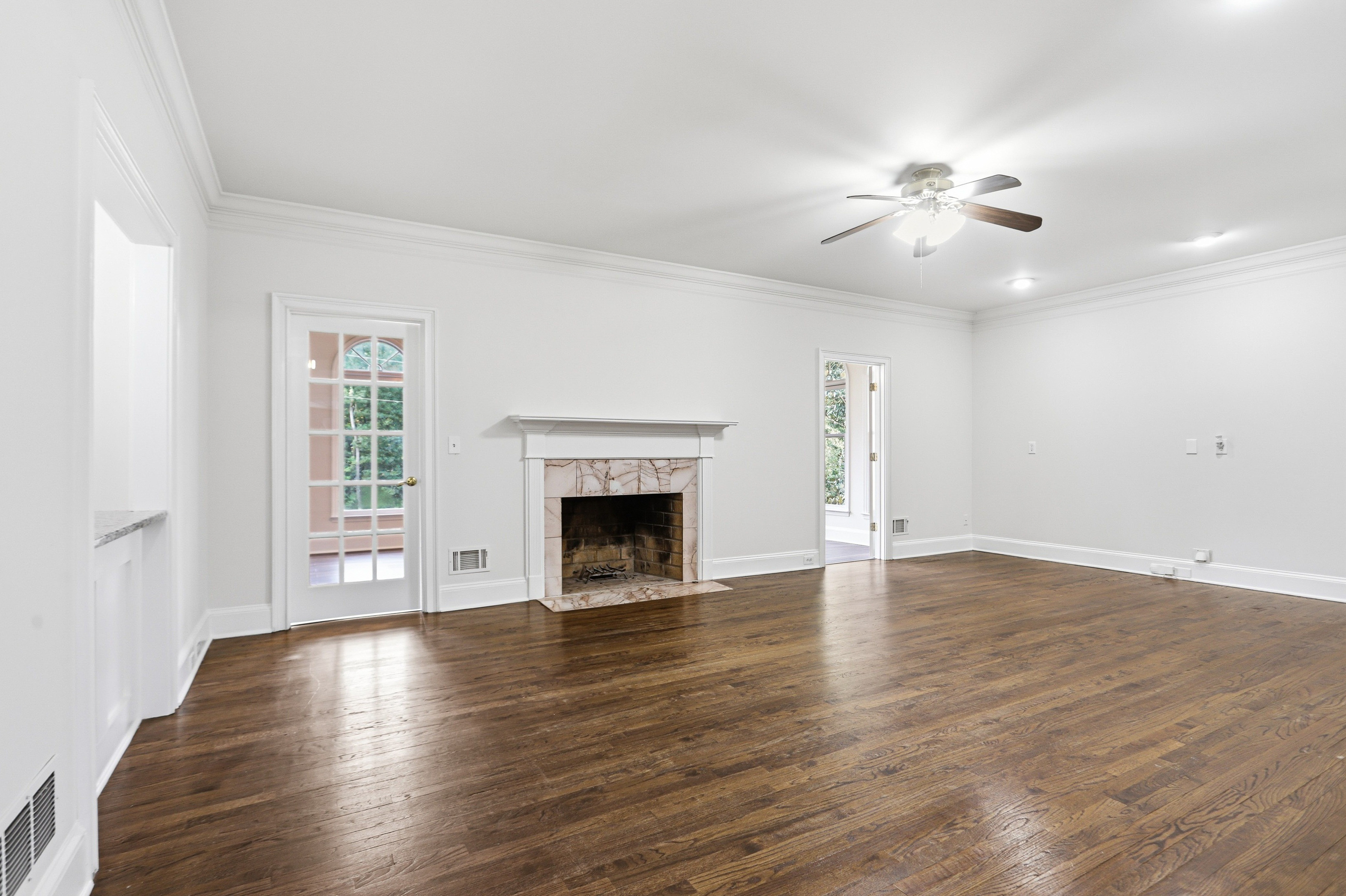 Photo 3 of 28 of 1102 Timber Glen Ct SW, Lilburn, GA