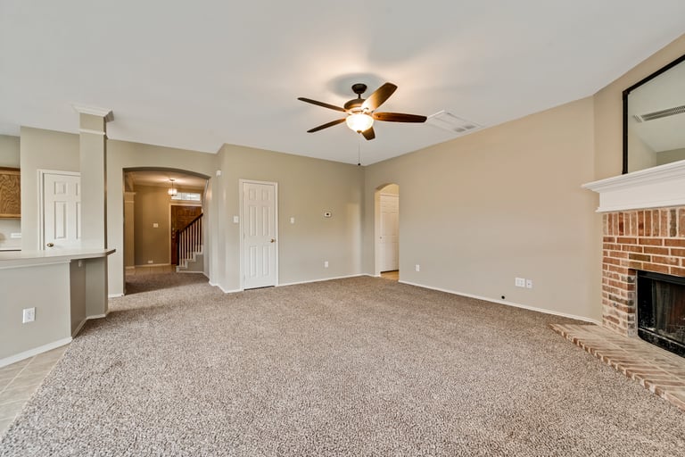 Photo 11 of 27 - 6808 Oak Falls Dr, McKinney, TX 75070