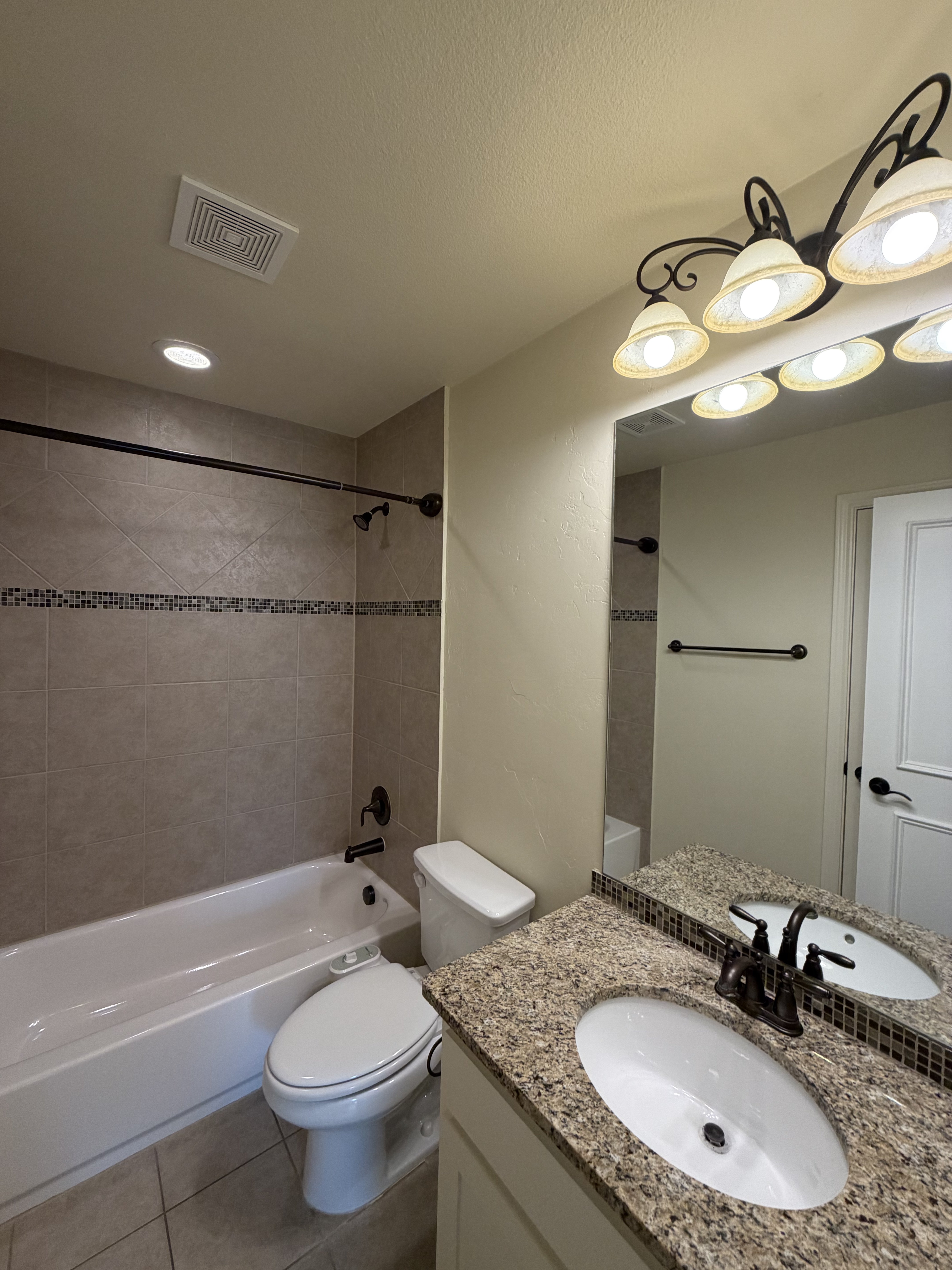Photo 14 of 22 of 3032 Laguna Dr, Plano, TX