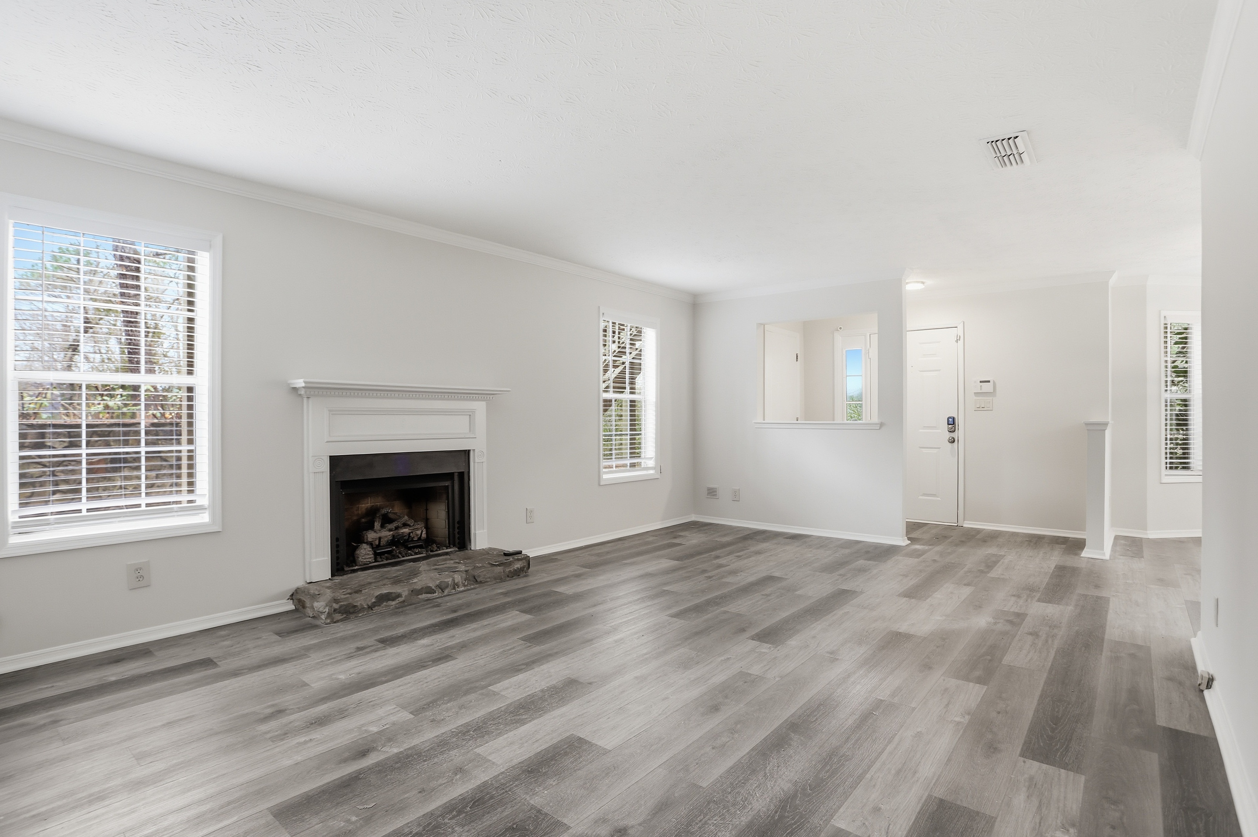 Photo 6 of 19 of 501 Country Park Dr SE, Smyrna, GA