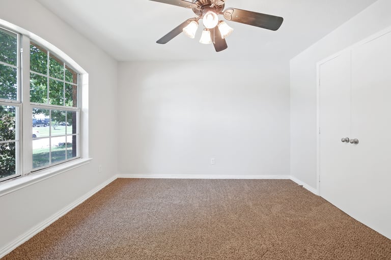 Photo 19 of 26 - 9812 Parkmere Dr, Fort Worth, TX 76108