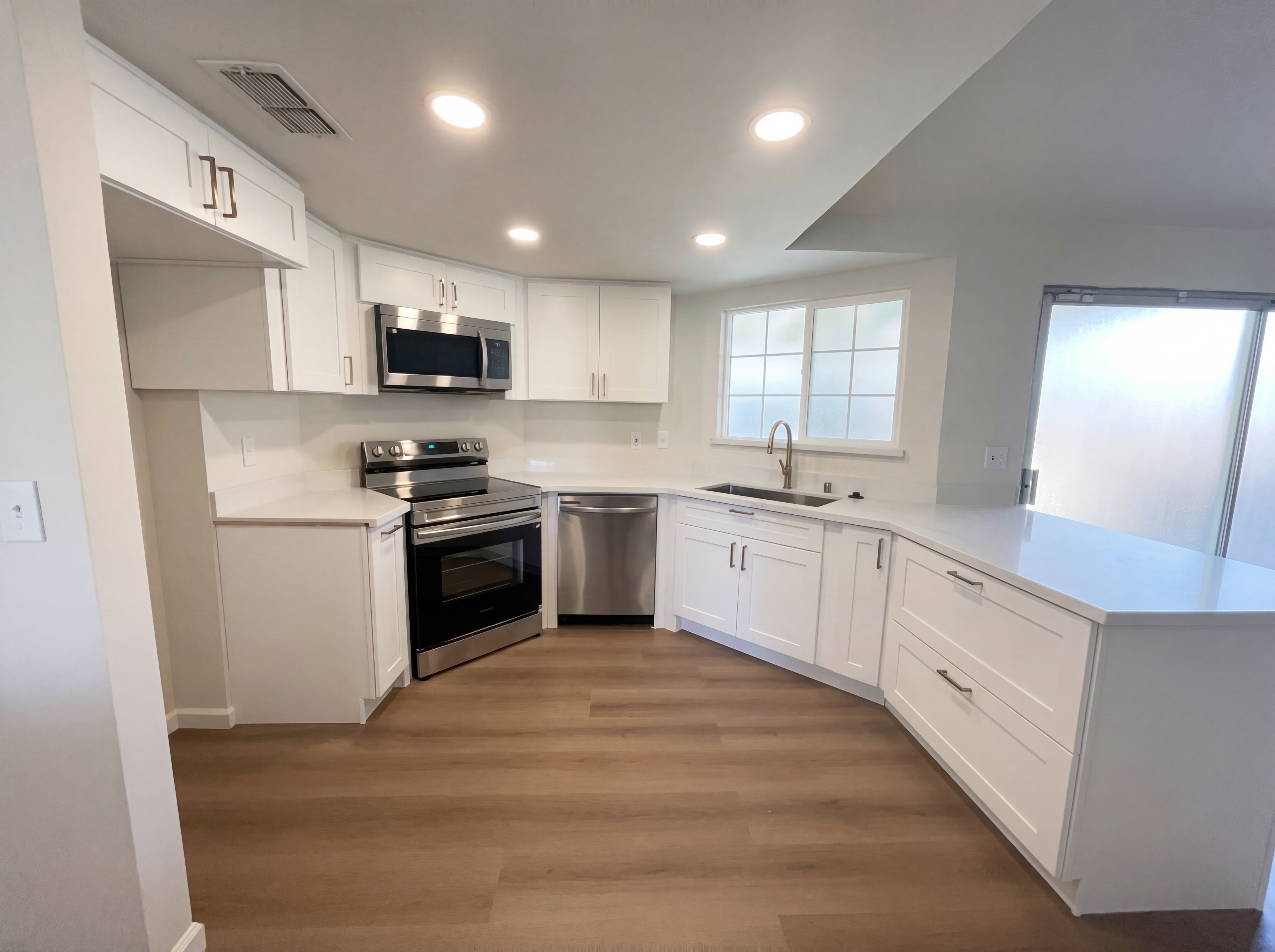 Photo 2 of 20 of 8271 Moorhaven Way, Sacramento, CA