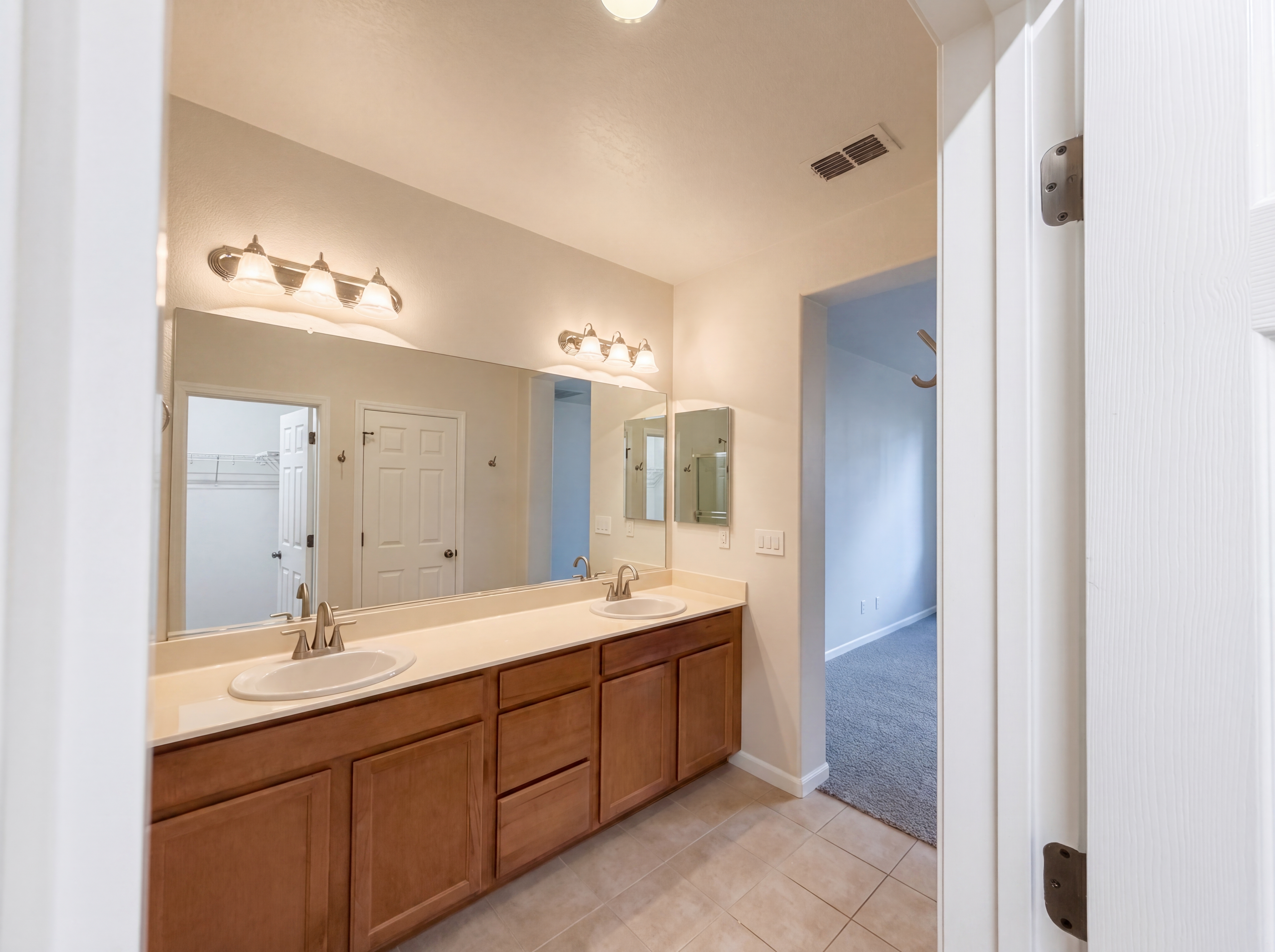 Photo 25 of 43 of 8532 Hawley Way, Elk Grove, CA