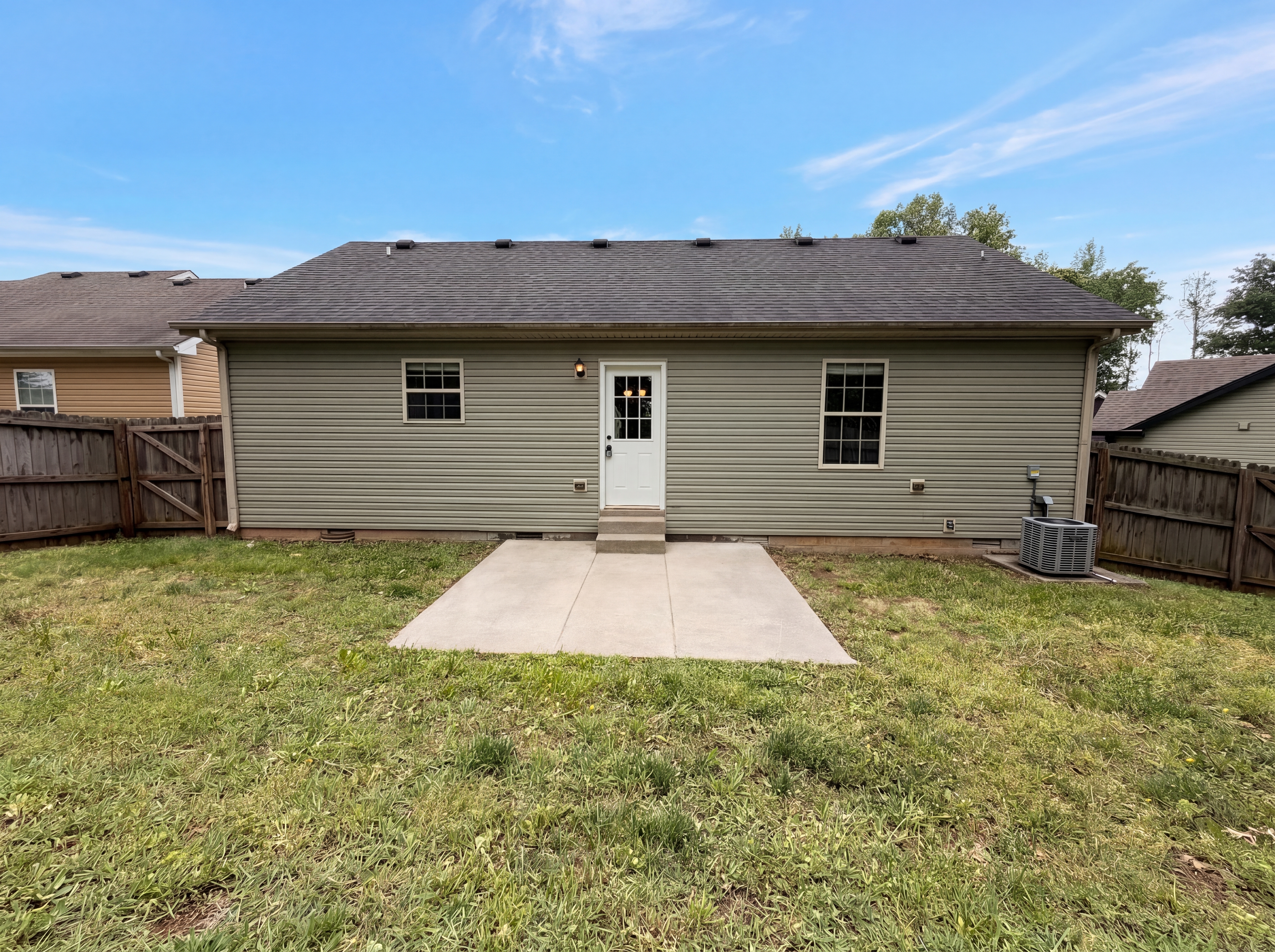 Photo 5 of 19 of 741 Inver Ln, Clarksville, TN
