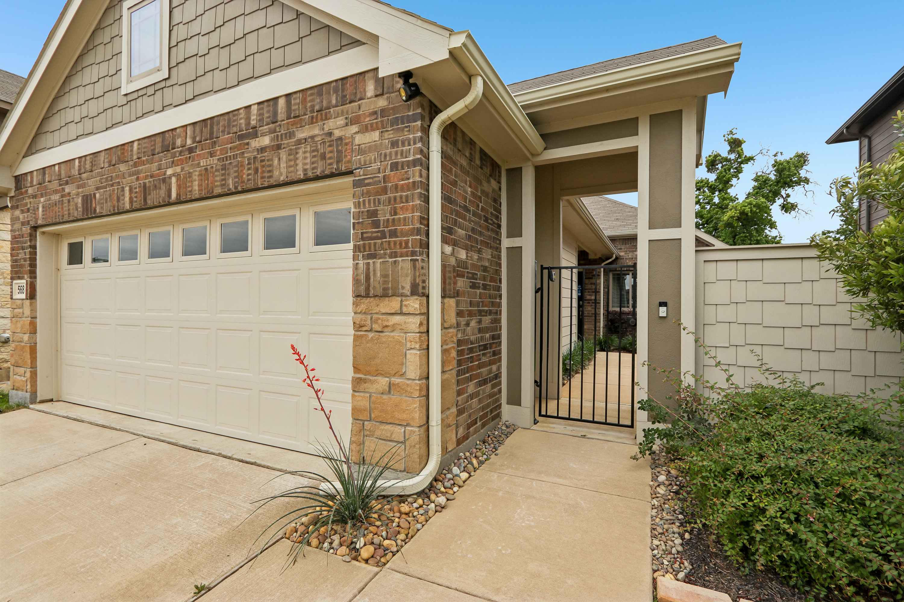 Photo 12 of 42 of 568 Val Verde St, Aubrey, TX