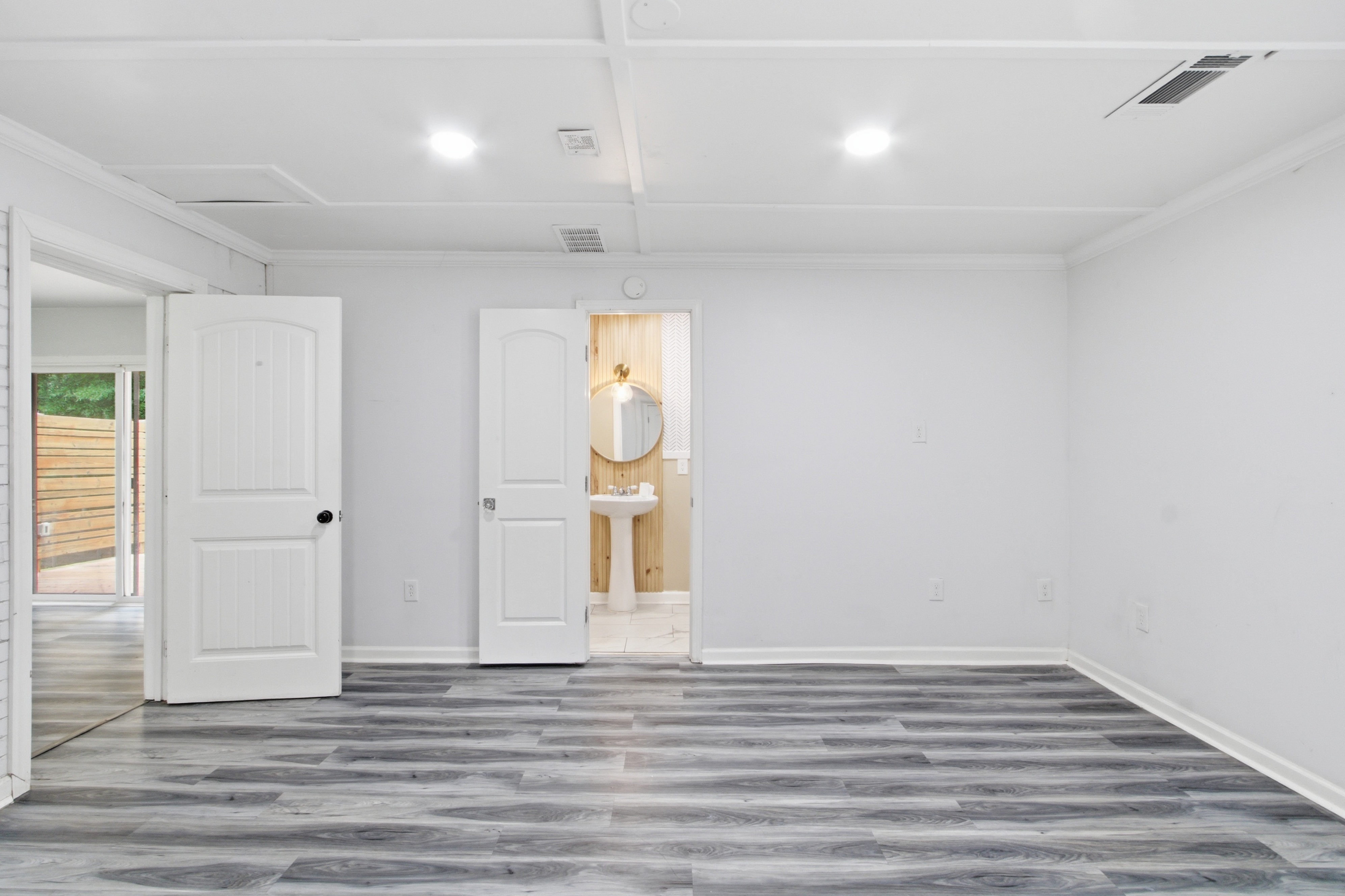 Photo 4 of 29 of 1614 Carolyn Dr, Stone Mountain, GA