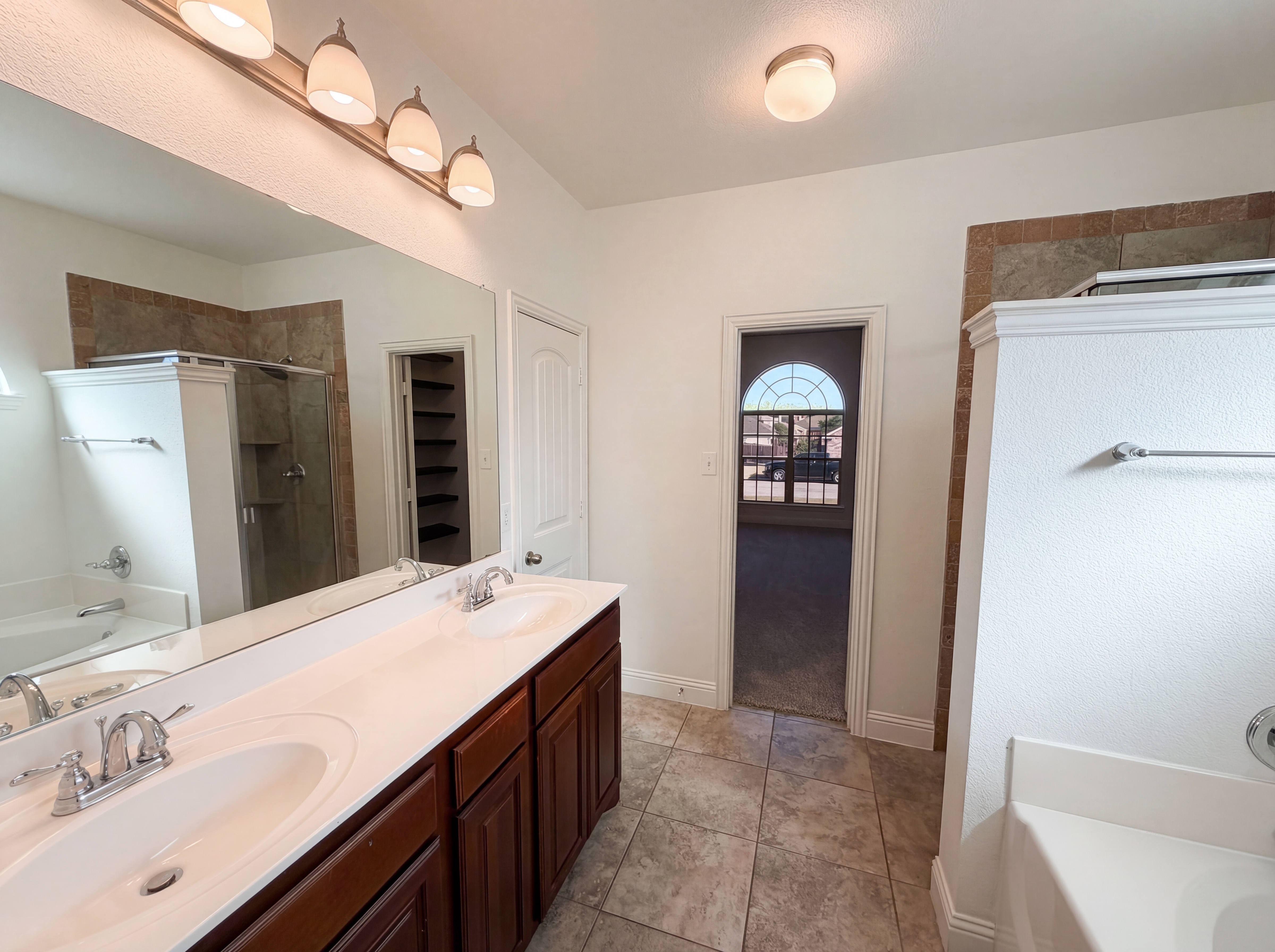 Photo 15 of 18 of 3717 Dutch Iris Ln, Forest Hill, TX
