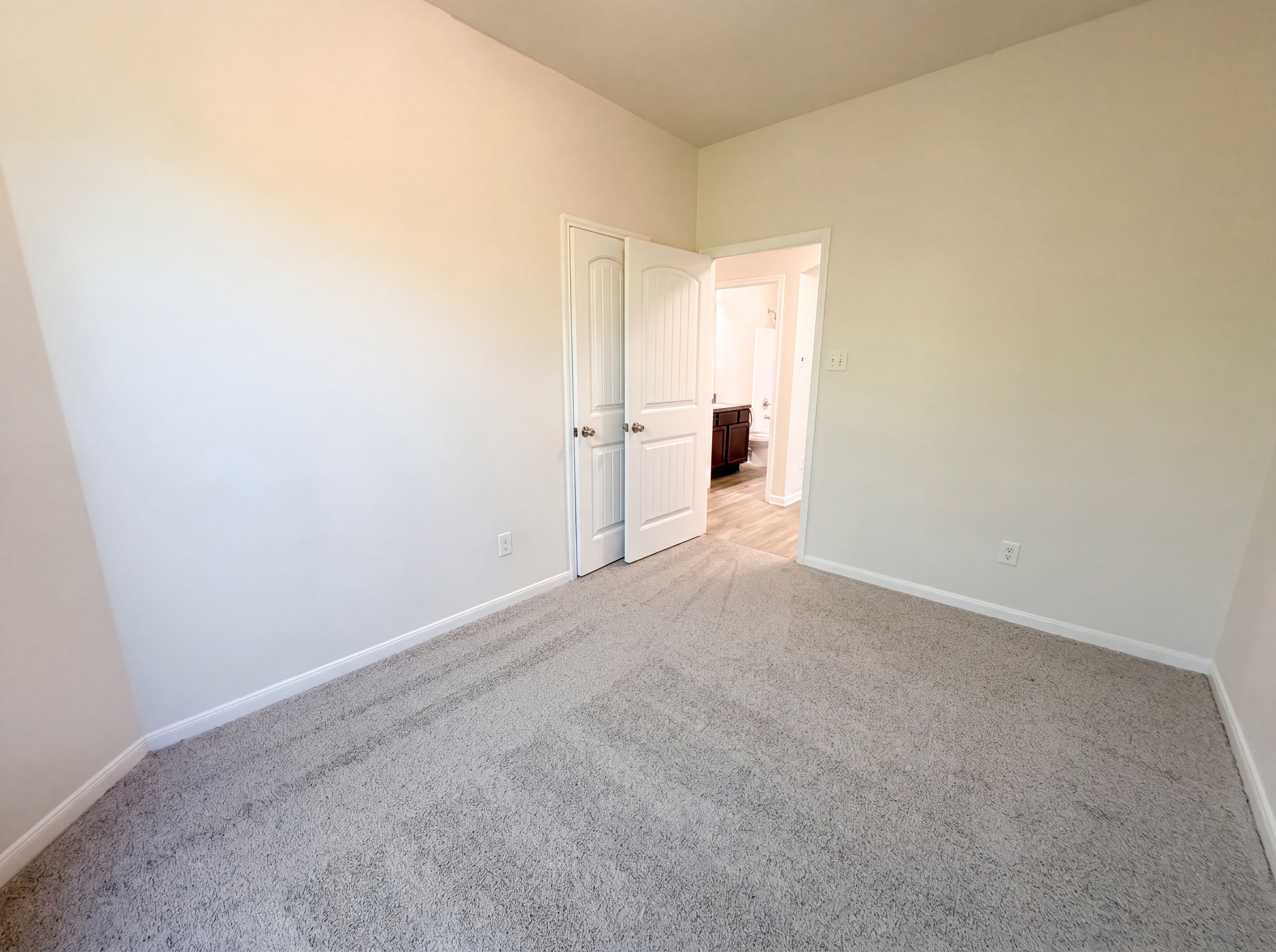 Photo 11 of 18 of 2824 Saint Bernard Dr, Dallas, TX