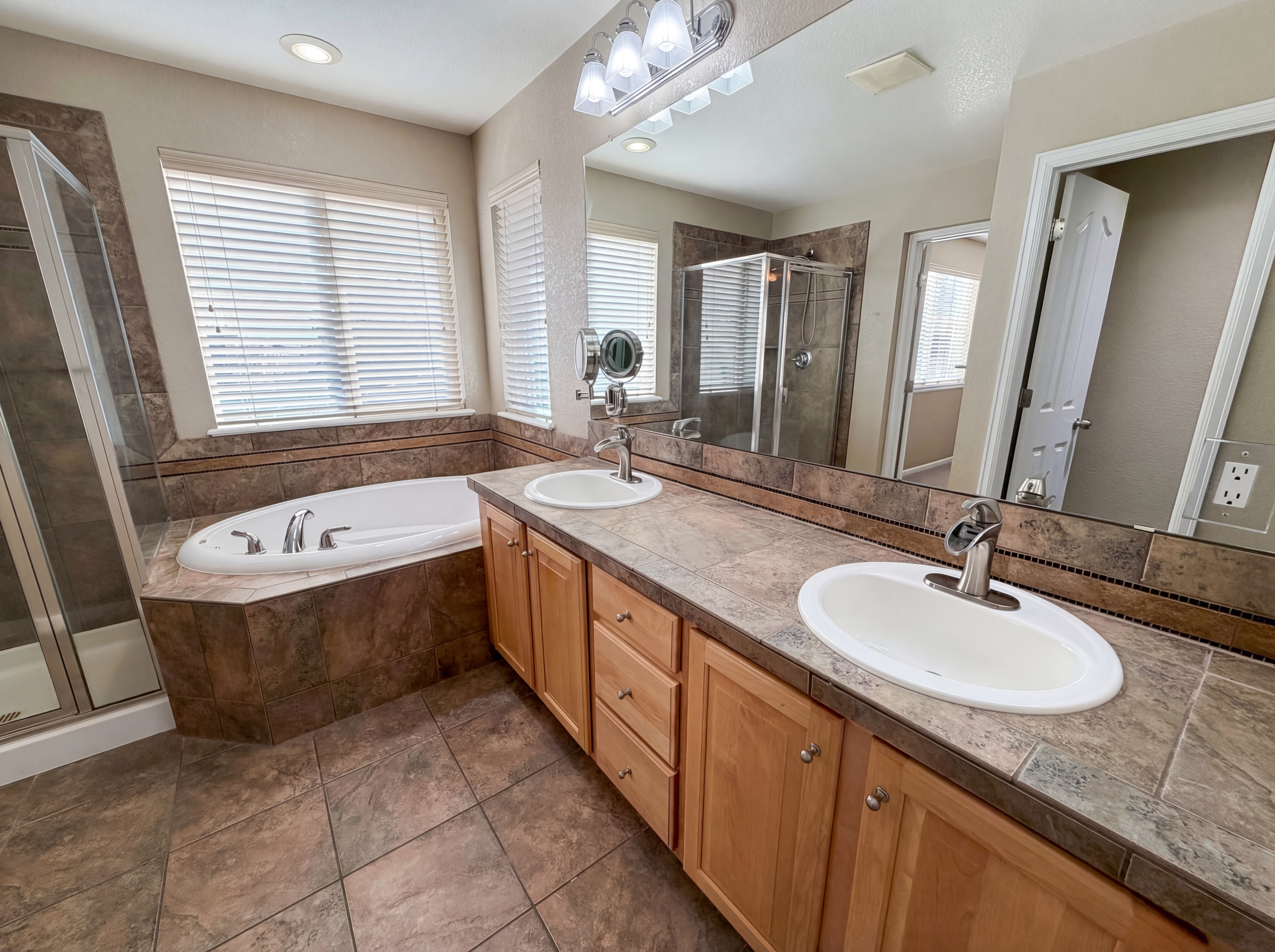 Photo 6 of 36 of 10049 Southlawn Cir, Commerce City, CO