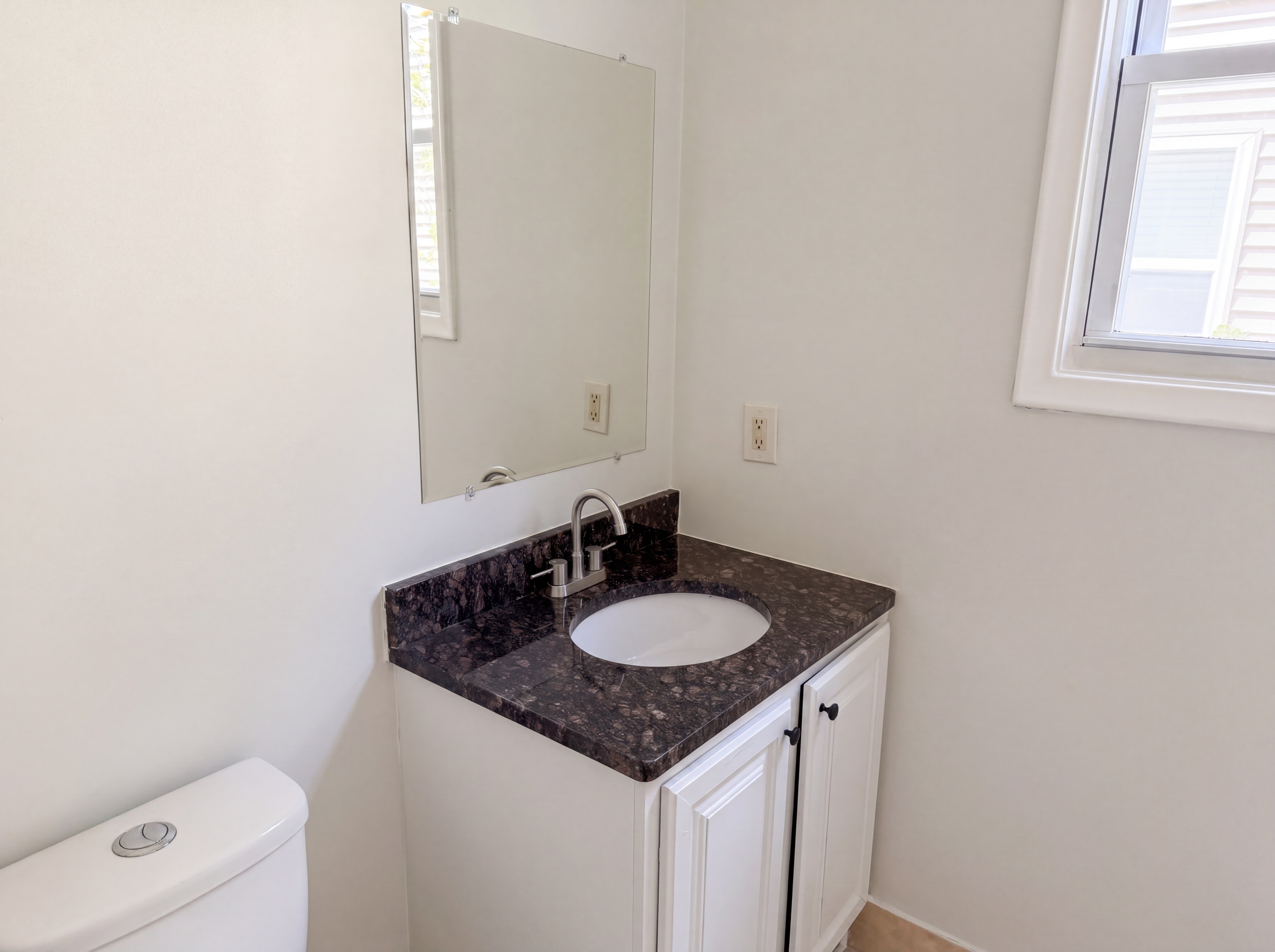Photo 17 of 28 of 21425 Averhill St, Farmington Hills, MI