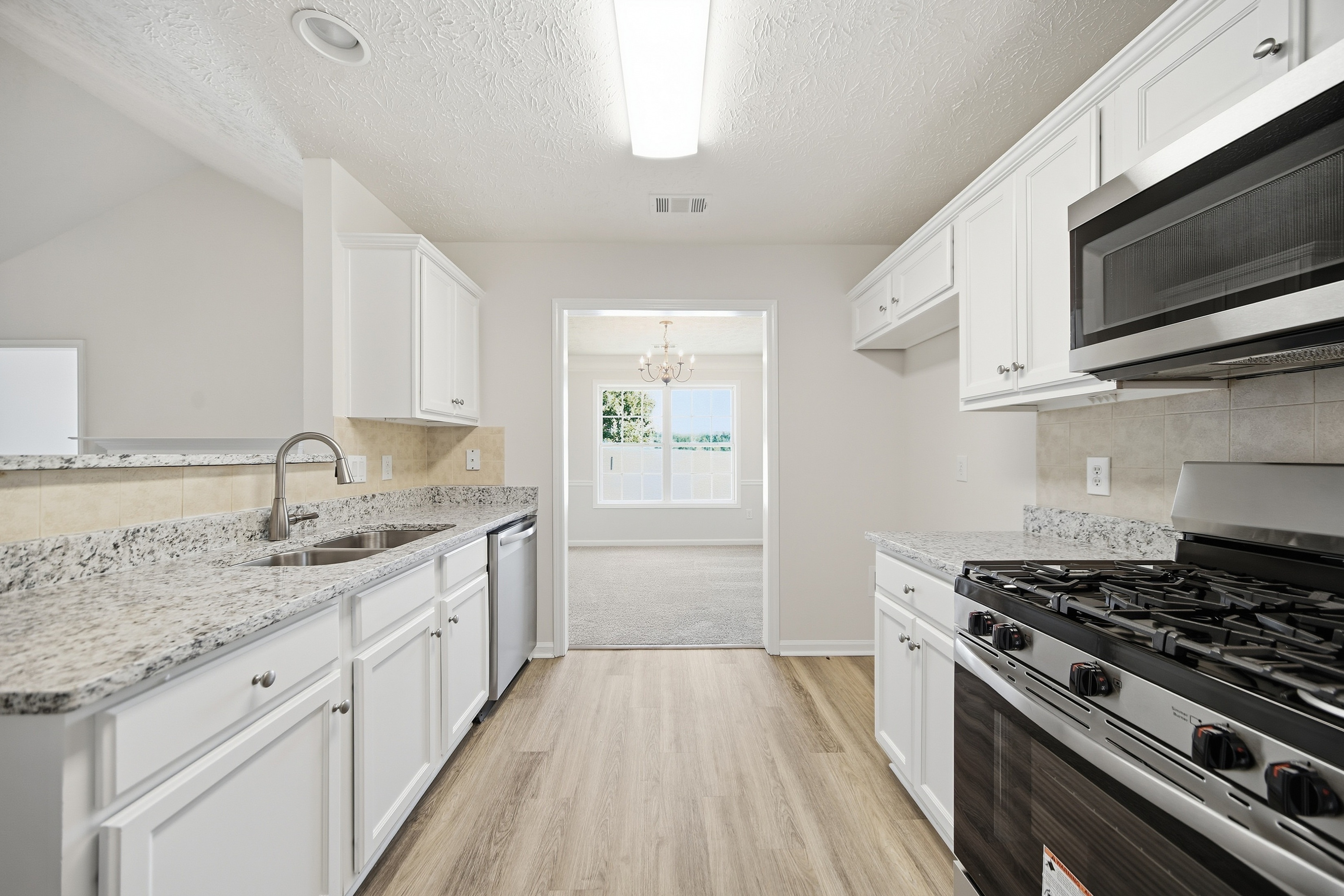 Photo 2 of 19 of 621 Majesty Xing, Winder, GA