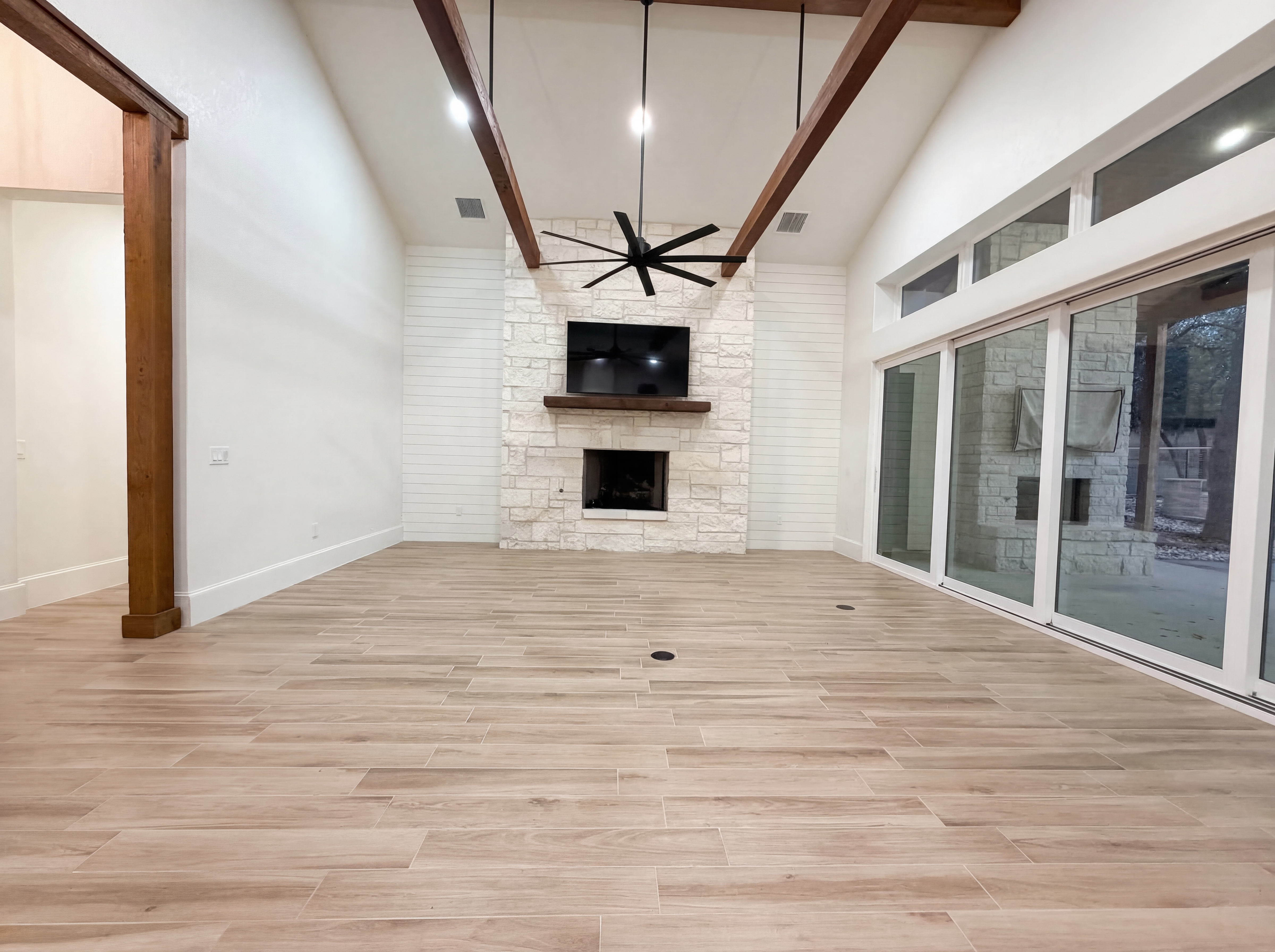 Photo 3 of 17 of 1781 Bella Vista, Canyon Lake, TX