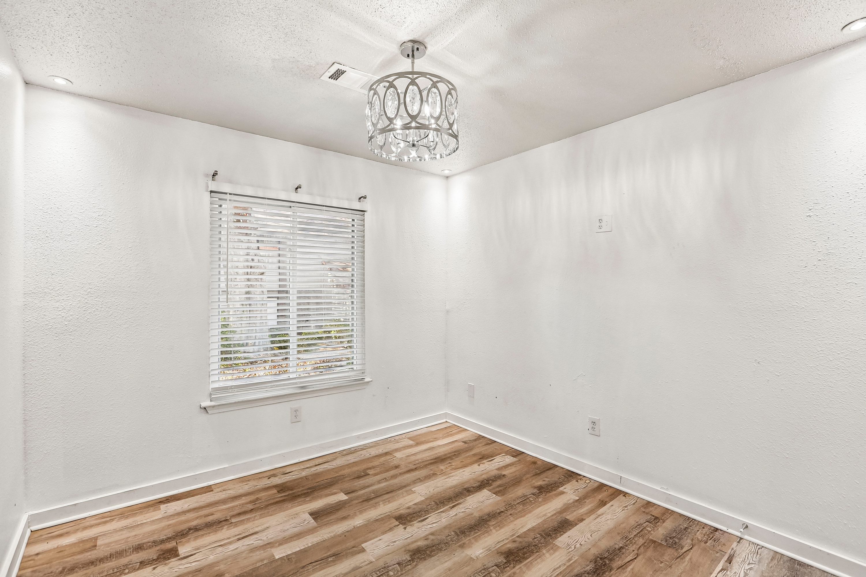 Photo 9 of 16 of 2725 Flintlock Pl, Austell, GA