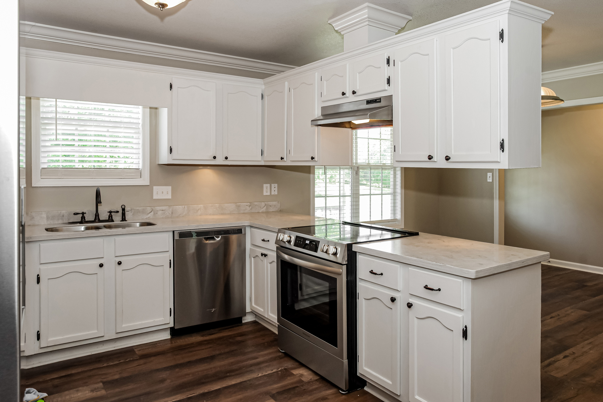 Photo 11 of 21 of 20 Leach Dr, Guntersville, AL