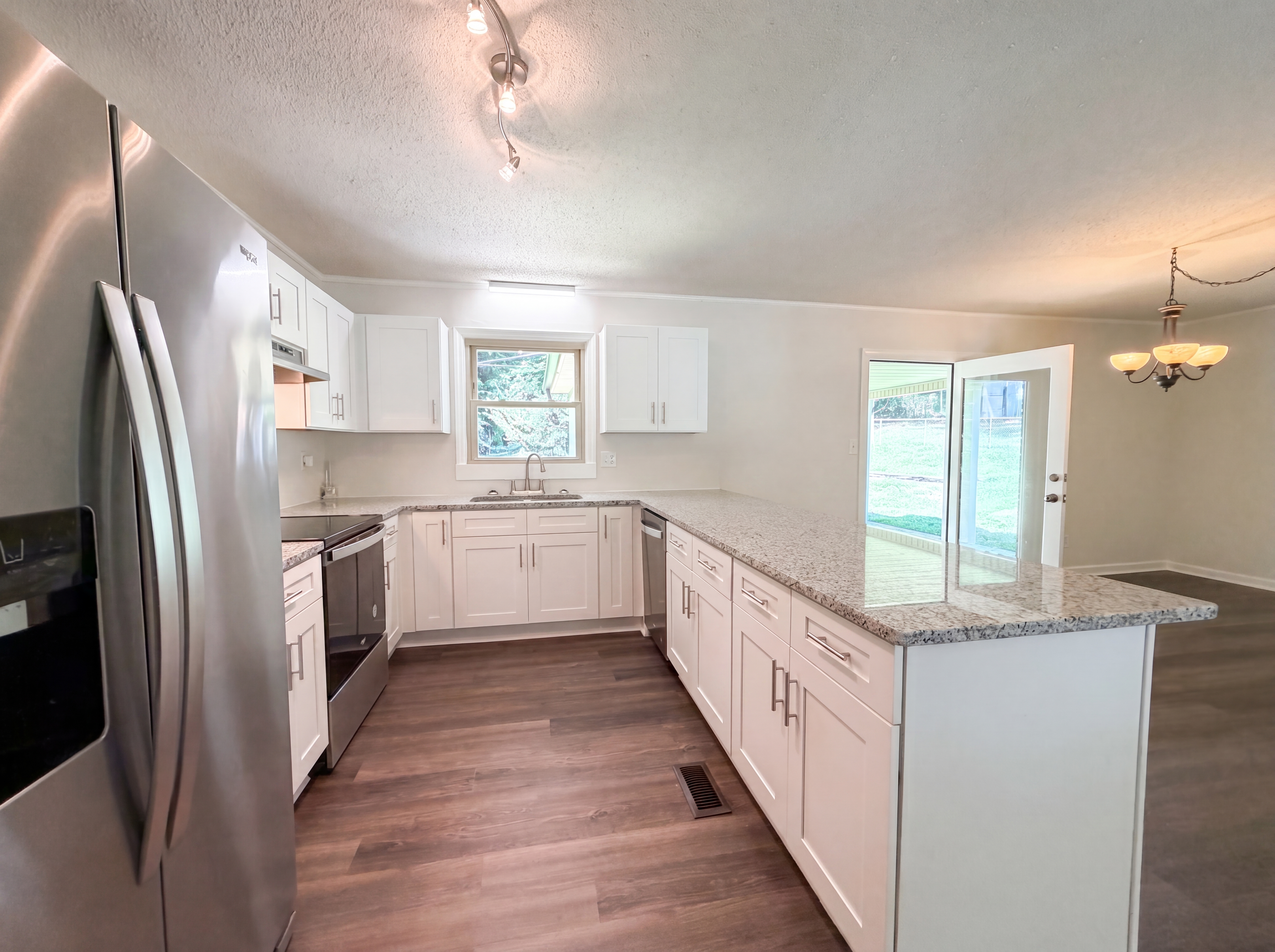 Photo 2 of 16 of 2418 Woodbridge Dr, Gastonia, NC
