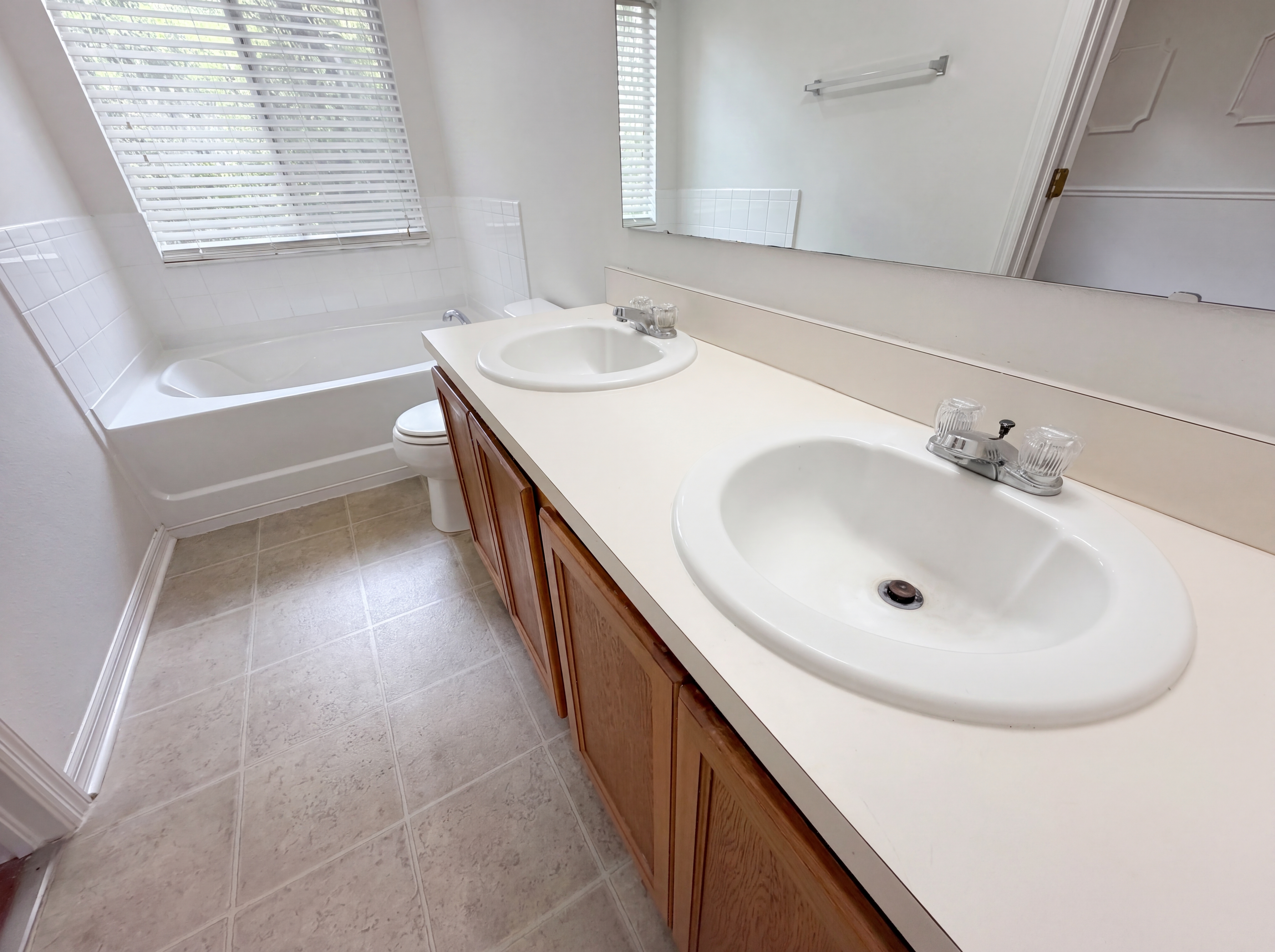Photo 19 of 26 of 2972 Royal Tuscan Ln, Valrico, FL