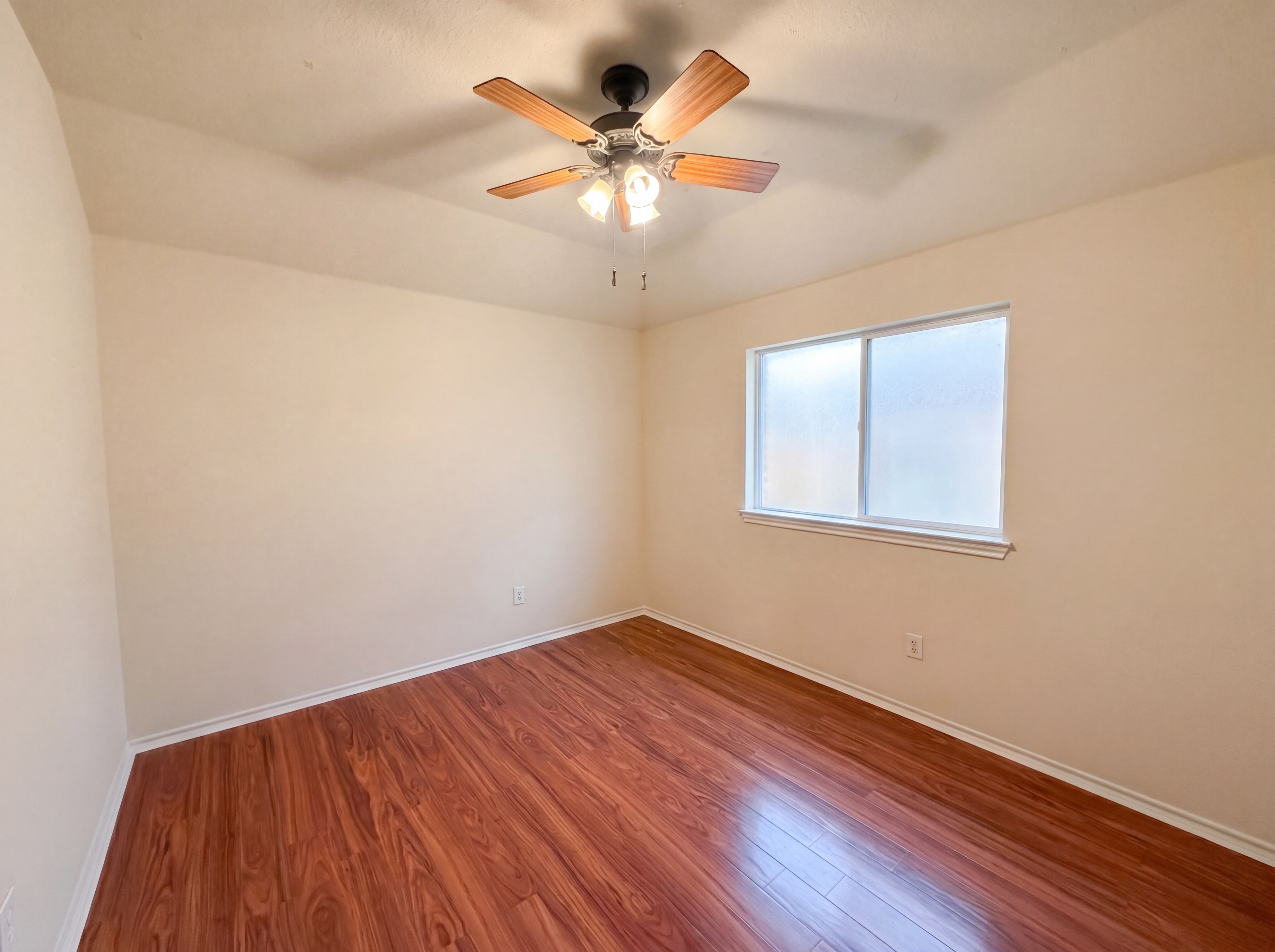 Photo 11 of 20 of 9816 Mullins Crossing Dr, Fort Worth, TX