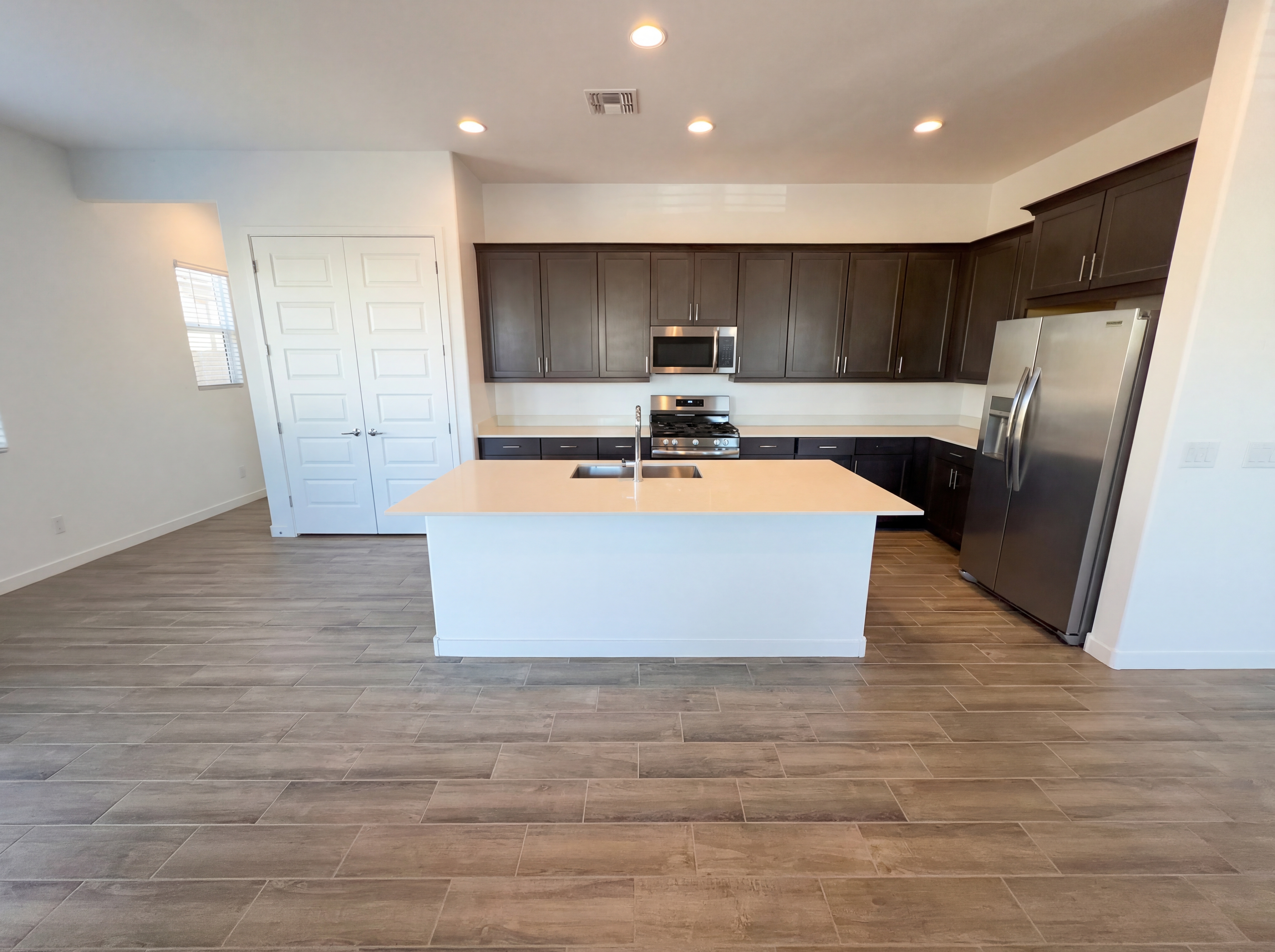 Photo 2 of 28 of 17624 W Lupine Ave, Goodyear, AZ