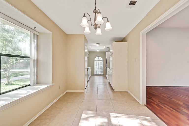 Photo 4 of 31 - 702 Meadowglen Cir, Coppell, TX 75019