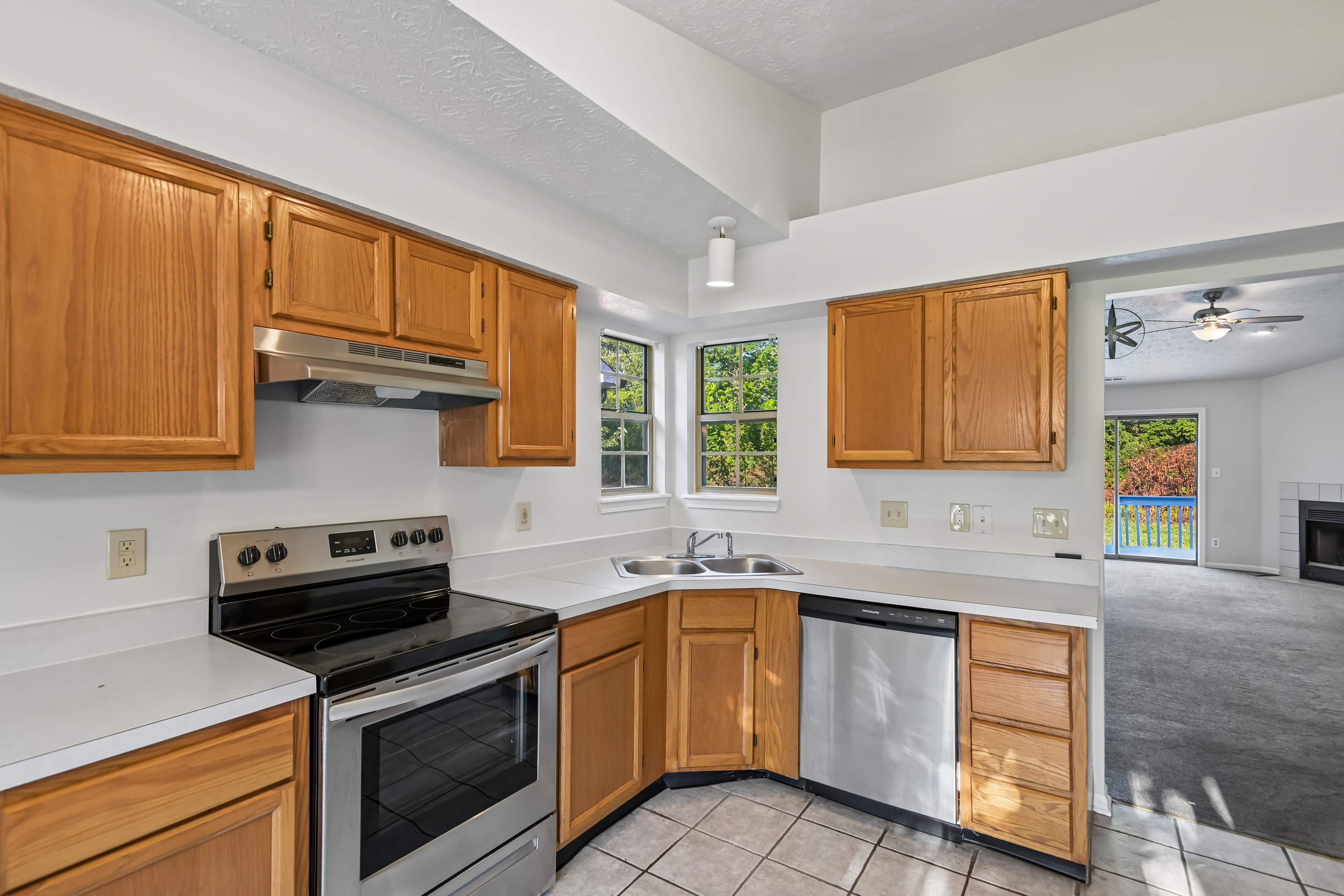 Photo 2 of 39 of 5654 Crown Vetch Pl, Indianapolis, IN