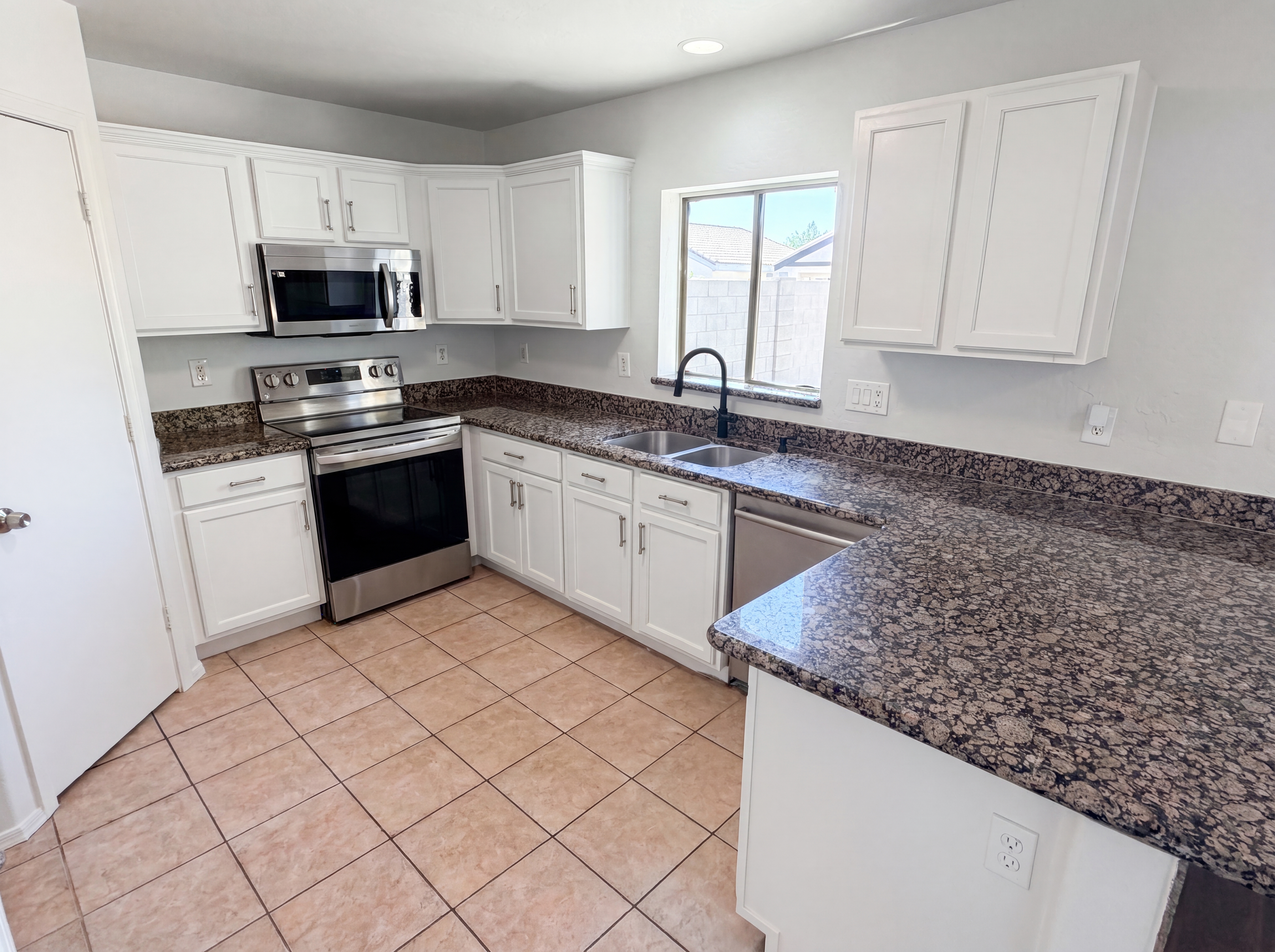 Photo 8 of 25 of 12421 W Windrose Dr, El Mirage, AZ