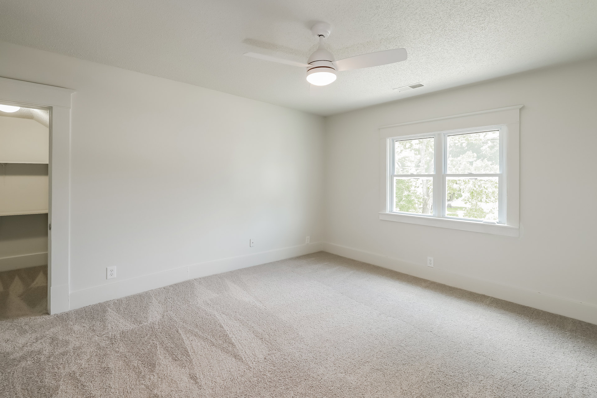 Photo 8 of 21 of 701 E Peoria St, Paola, KS