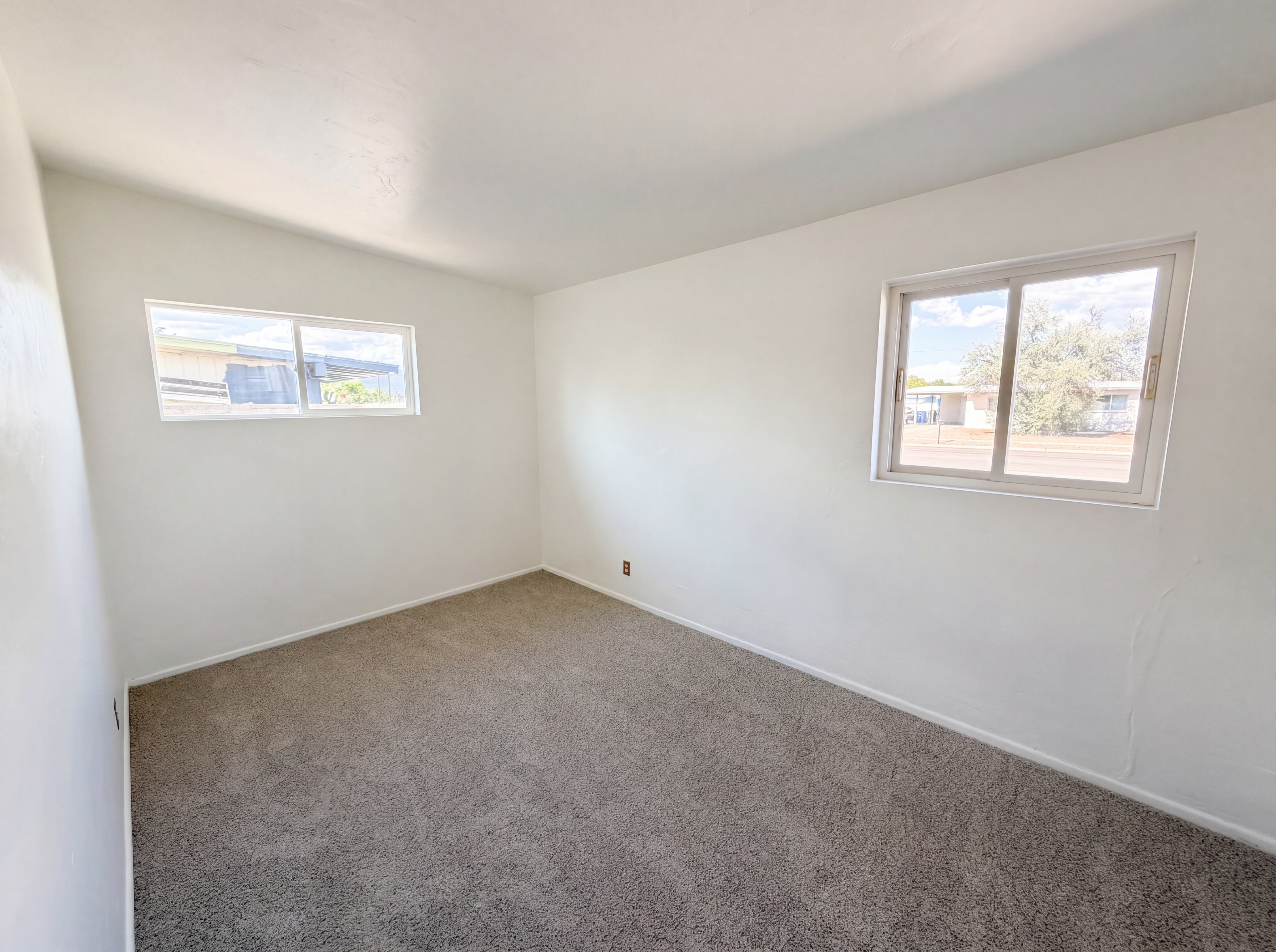 Photo 15 of 25 of 650 S Kenyon Dr, Tucson, AZ