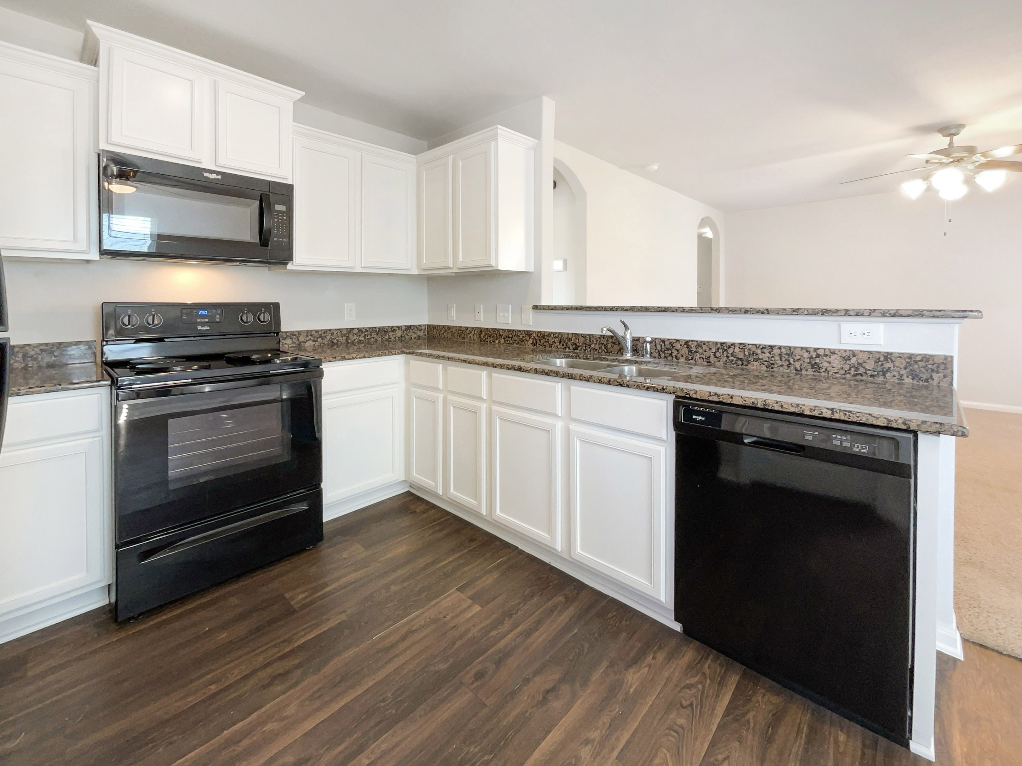Photo 11 of 17 of 28025 Irving Dr, Magnolia, TX